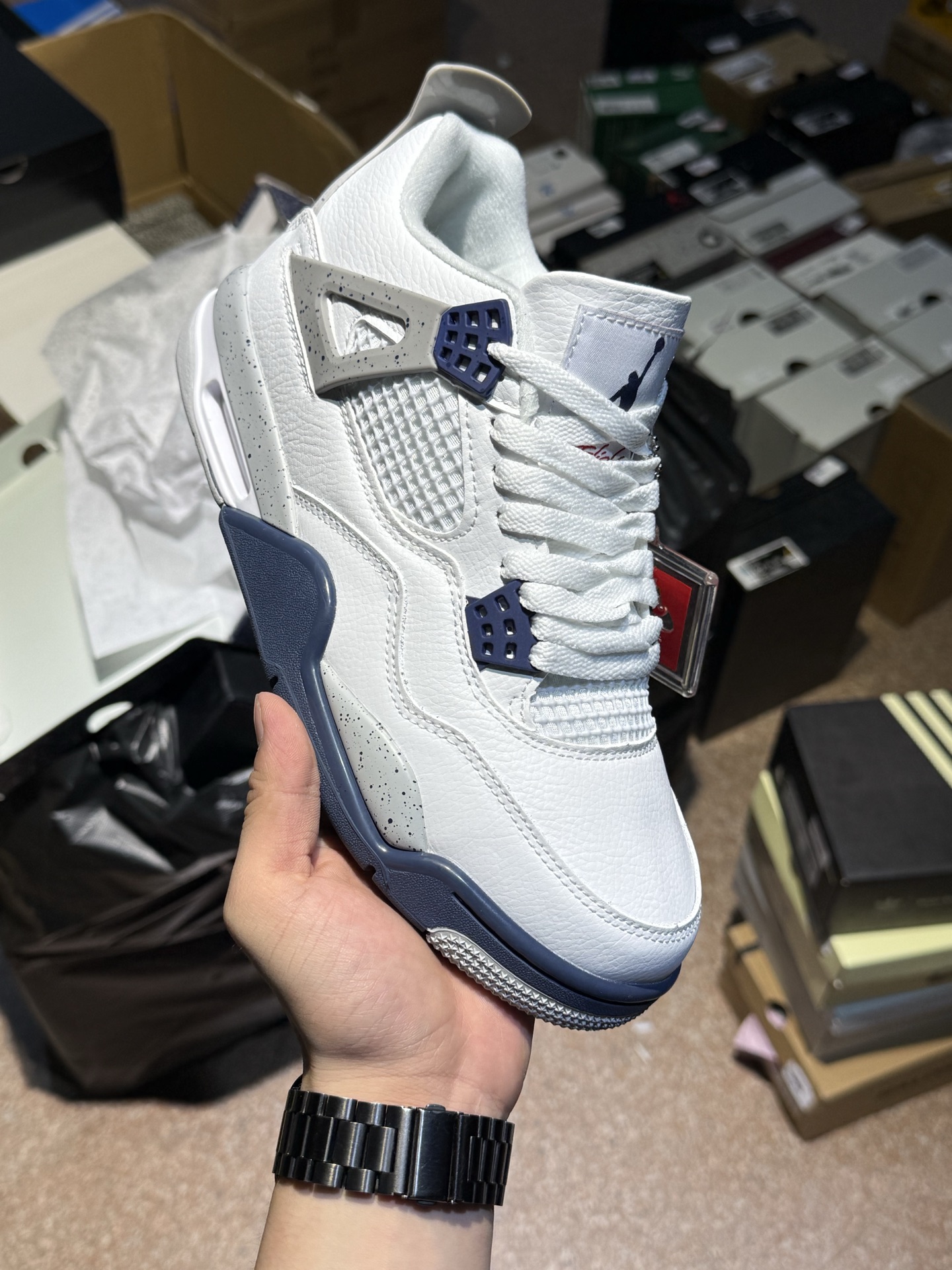 💰110  外贸专供  Air Jordan 4 SE “University Blue”白奥利奥 乔丹AJ4中帮休闲运动篮球鞋 只需一看便知鞋款身份的独一无二。 。这款鞋子可以称为绝佳颜值,鞋身以大面积白色呈现,营造简约的视觉氛围。灰色鞋带孔与中底均缀有黑色泼墨,搭配上鞋舌的红色Jumpman Logo,进一步拉升视觉表现。码数🔜36-45



立即抢购👉