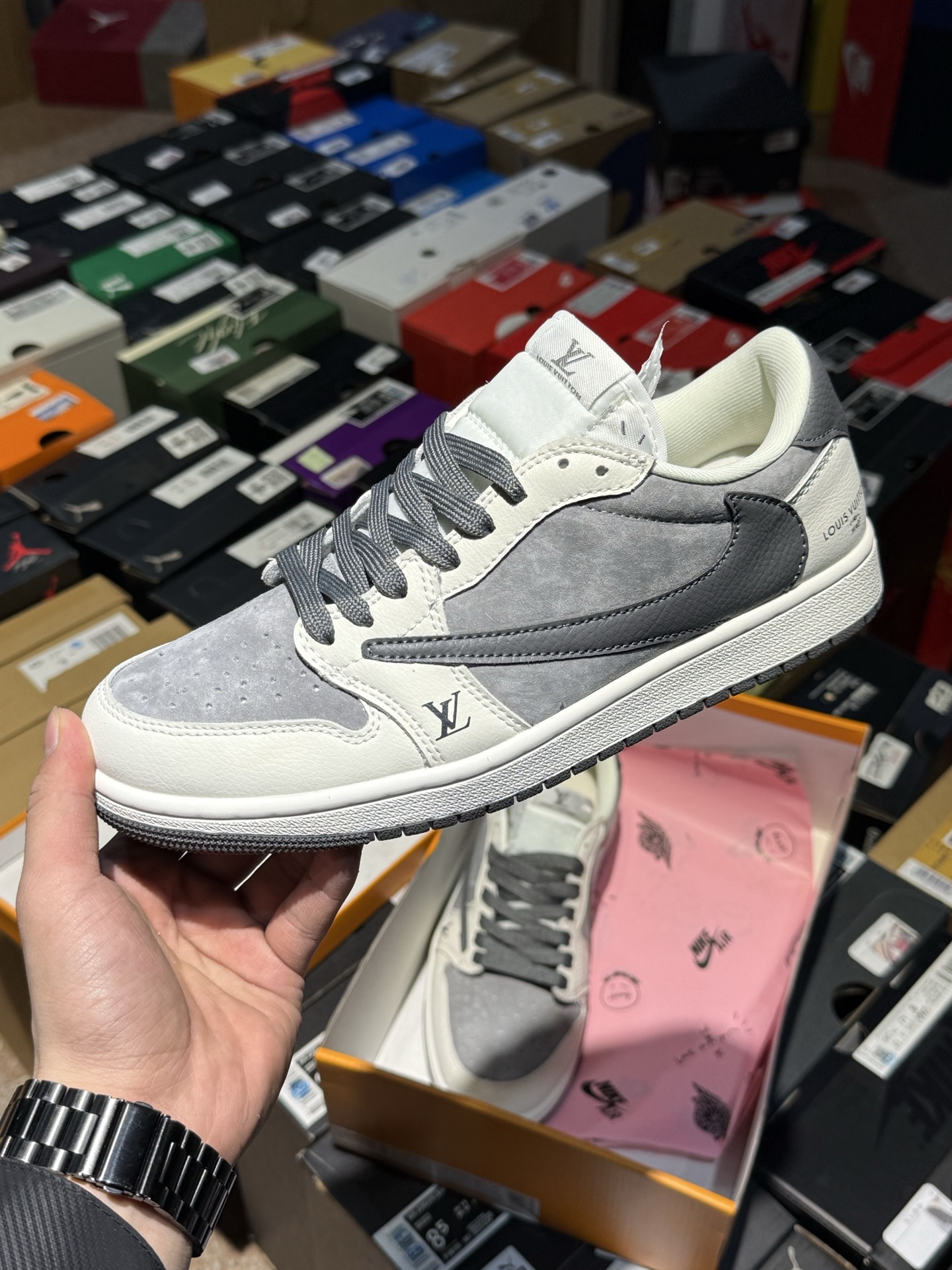️K Air Jordan 1 *纪梵希联名,设计师DIY高端定制 高级米灰蓝时尚配色 采用柔软皮革面料带来超高舒适度体验的同时兼备百搭效果定制鞋盒 大厂纯原品质出货 超高清洁度 皮料切割干净无任何毛边 细节完美.货号:QY0568-957 立即抢购👉 立即抢购👉 立即抢购👉 立即抢购👉
