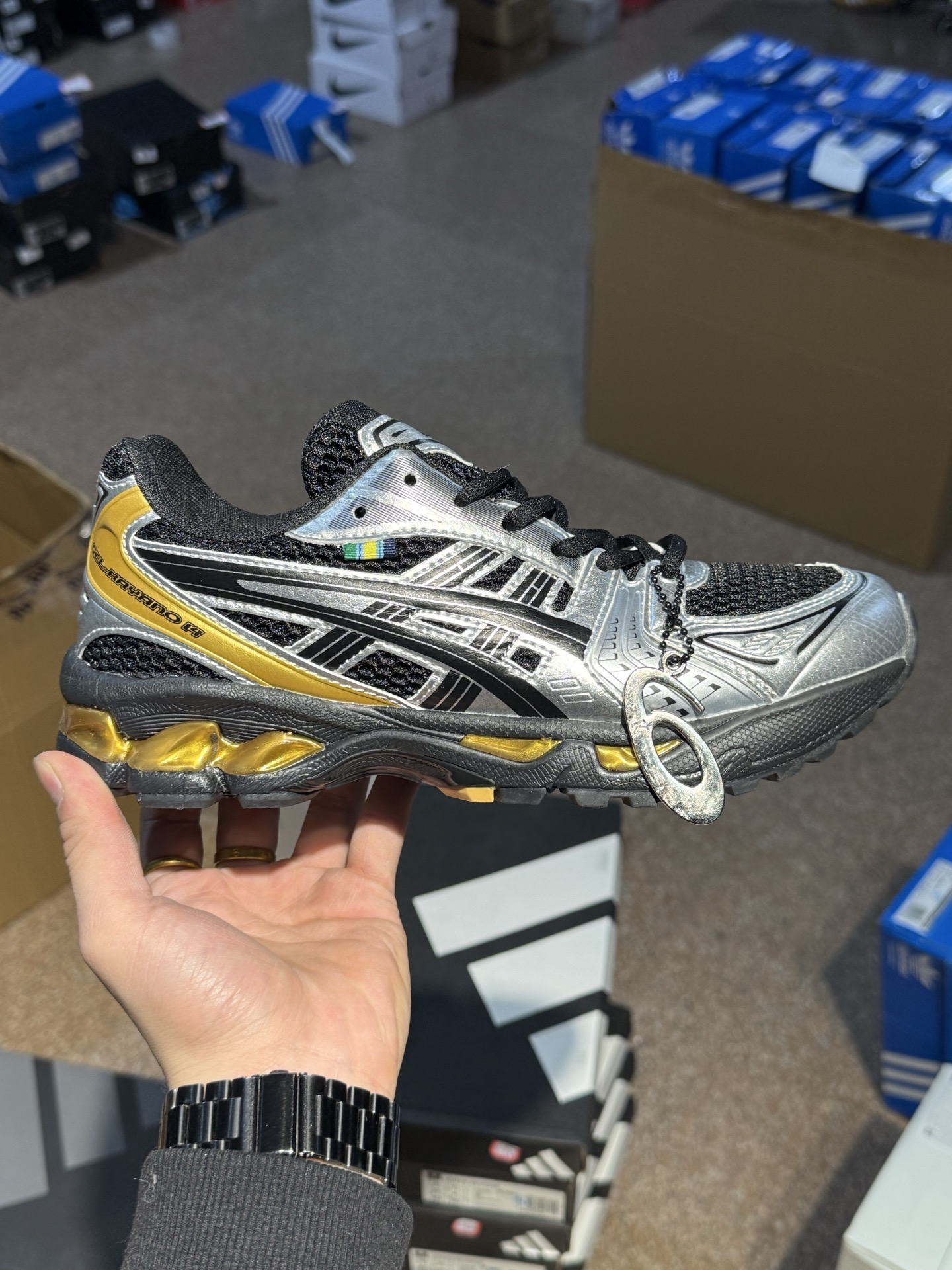 福利特价🧧 ASICS GEL-KAYANO 14 亚瑟士K14系列户外复古潮流百搭织物合成革缓震休闲跑步鞋 货号:1203A537-106 立即抢购👉