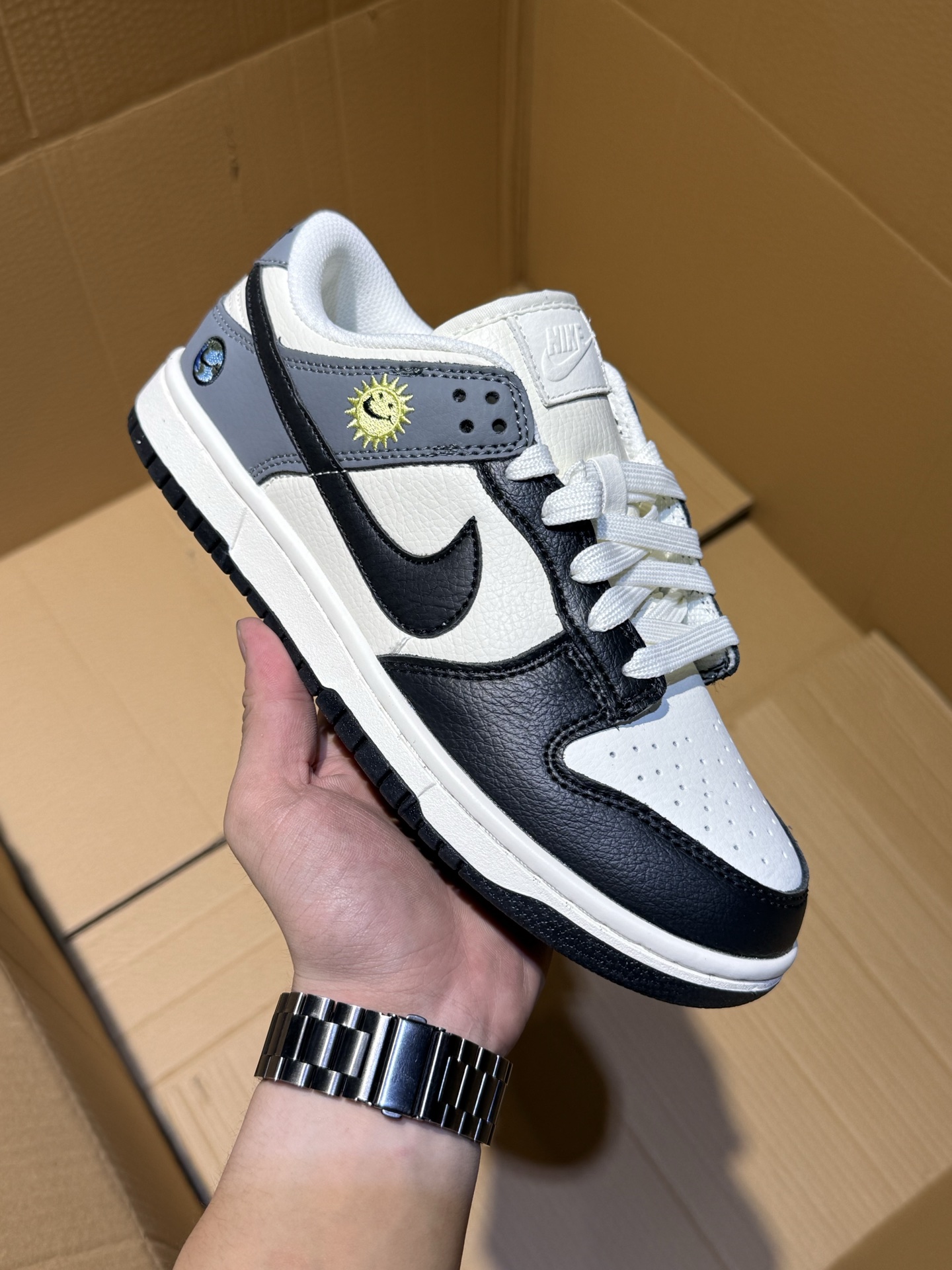 福利特价 按库存 Nike SB Dunk Low “大友克洋”独家版型蒸餾加工帶來的是更好的视觉和脚感 清洁度 电绣工艺 皮料切割干净无任何毛边 细节完美官方货号:LF0039 005 1-3色36-45 4-6色40-44 7色36-40 👉 立即抢购👉 立即抢购👉 立即抢购👉 立即抢购👉