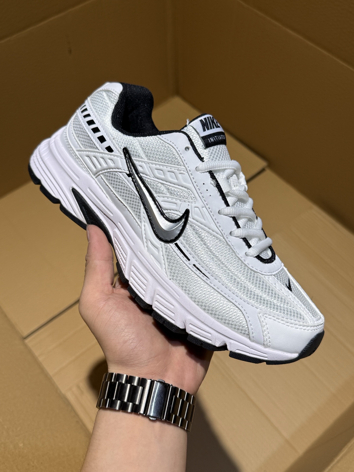外贸 Nike Initiator 2020 复古老爹鞋透气网面闪亮银色耐磨防滑大底 原标码数36-44 立即👉 image 1