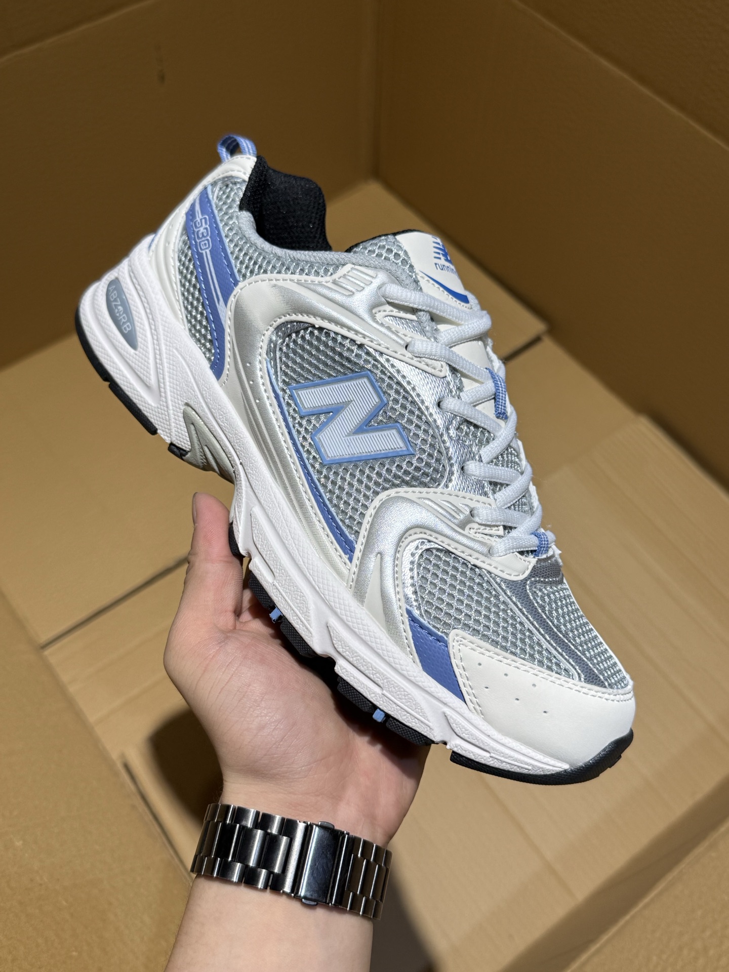 福利特价 公司级🧨🧨🧨按库存 【真标】新百伦 NB530 New Balance 530 复跑古鞋 厚底增高老爹鞋 缓震运动慢跑鞋.NB530这鞋双确实是NB家经复典古款式之一,以全科新技诠释,成打功造530鞋款.鞋面保在持530基本线条和片层构结的同时,采更用为简洁、流畅设的计语言.