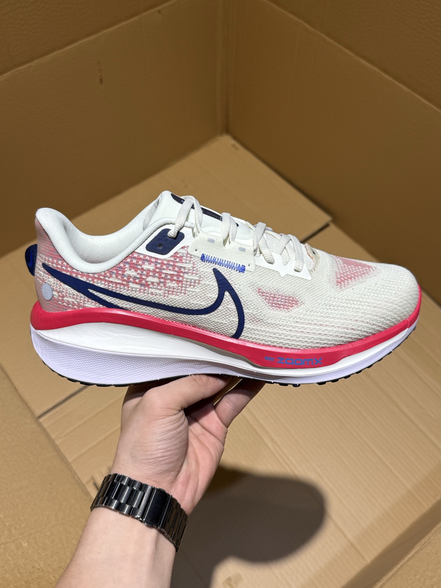 顶级货特价🛒🛒🛒 耐克NIKE Air Zoom Vomero 17真正的Zoom缓震科技嵌入如假包退,缓震大底带公司同步定位 尺码按库存报 立即抢购👉