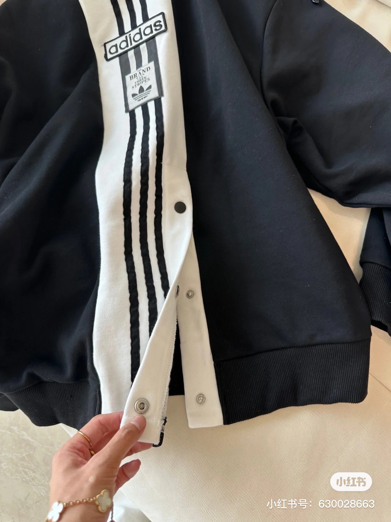Adidas Adibreak Crew Vest: Classic Design with Logo Embroidery and Oversize Style - 图片 6