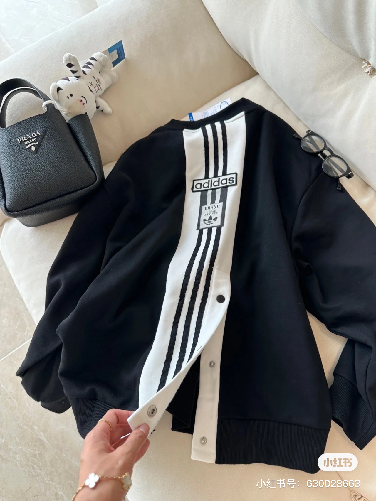 Adidas Adibreak Crew Vest: Classic Design with Logo Embroidery and Oversize Style - 图片 5