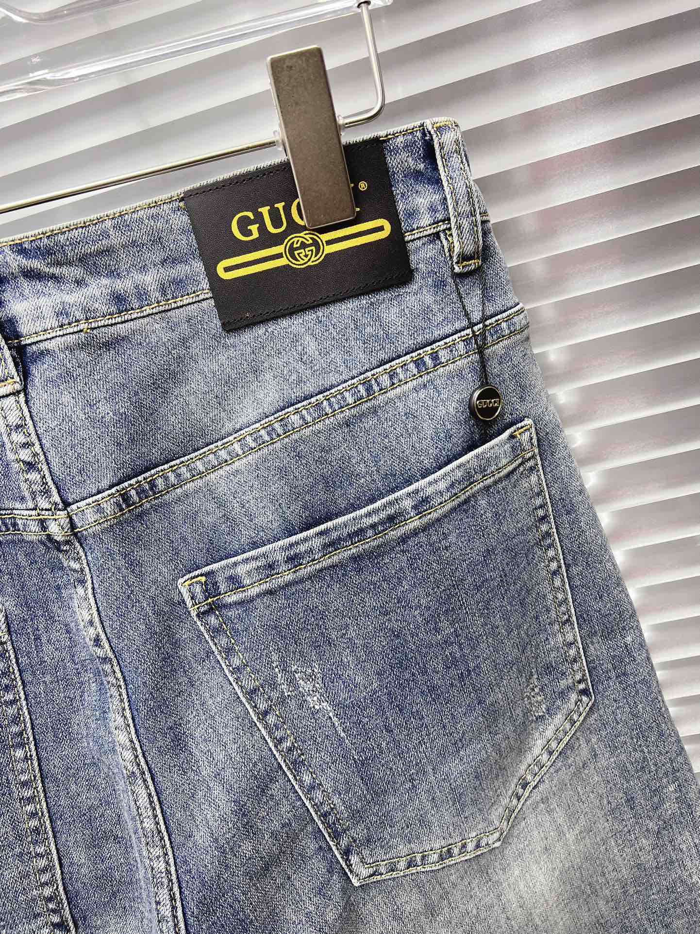 Gucc*古驰新款牛仔裤最新爆款通勤百搭无论什么场合穿都一样奢华高端上档次款式设计最一流选用进口原色丹宁