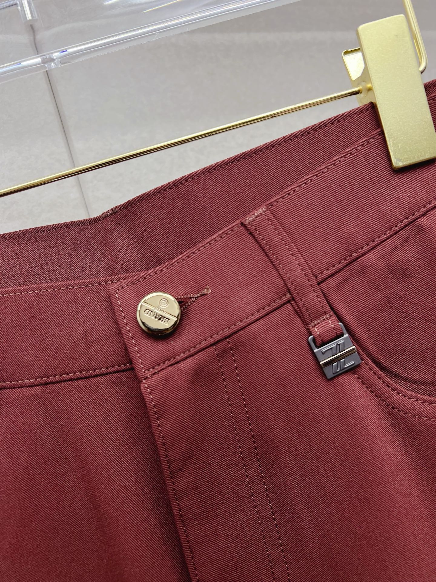 Custom-Made Pants with Specialty Fabric and Original Hardware for Spring/Summer 2025 - 图片 7