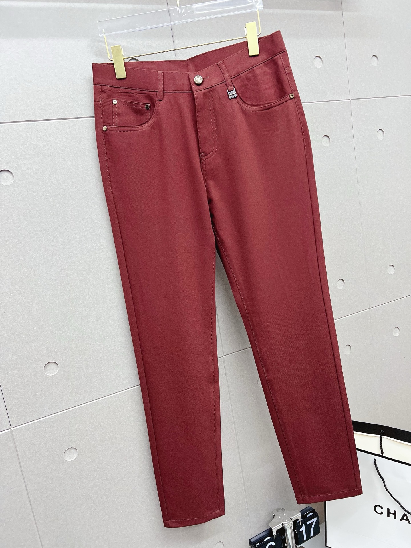 Custom-Made Pants with Specialty Fabric and Original Hardware for Spring/Summer 2025 - 图片 5