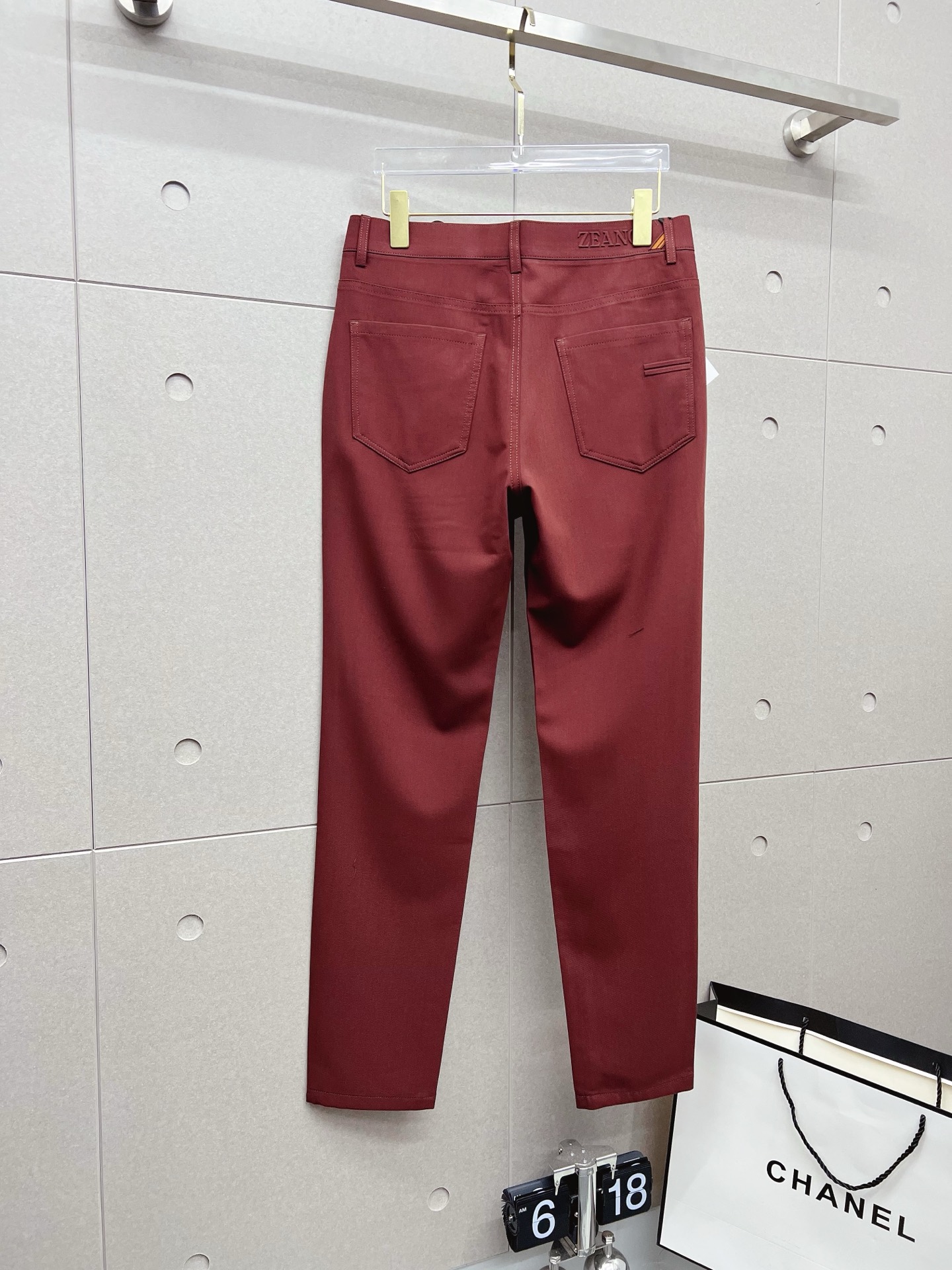 Custom-Made Pants with Specialty Fabric and Original Hardware for Spring/Summer 2025 - 图片 8