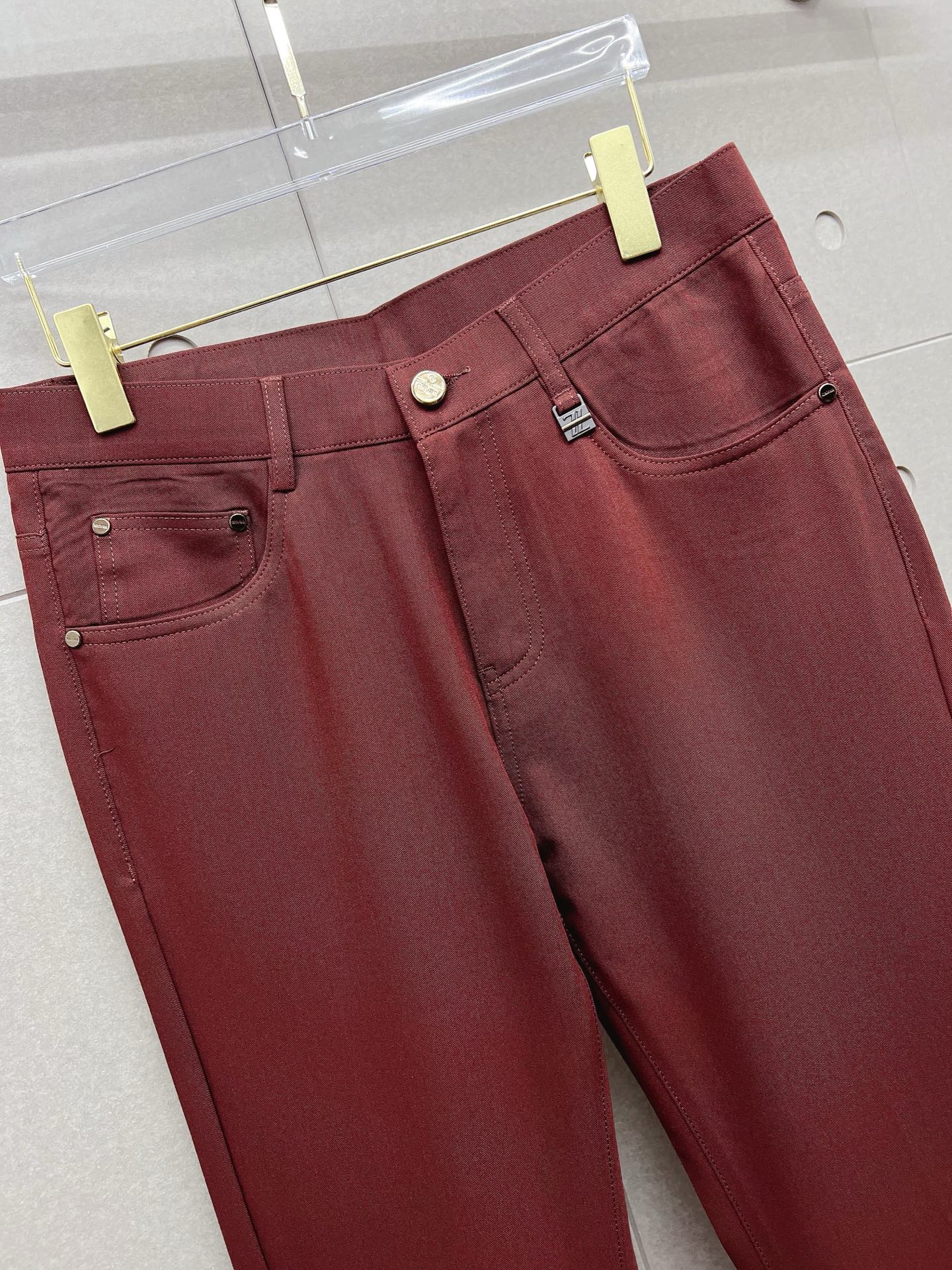 Custom-Made Pants with Specialty Fabric and Original Hardware for Spring/Summer 2025 - 图片 6