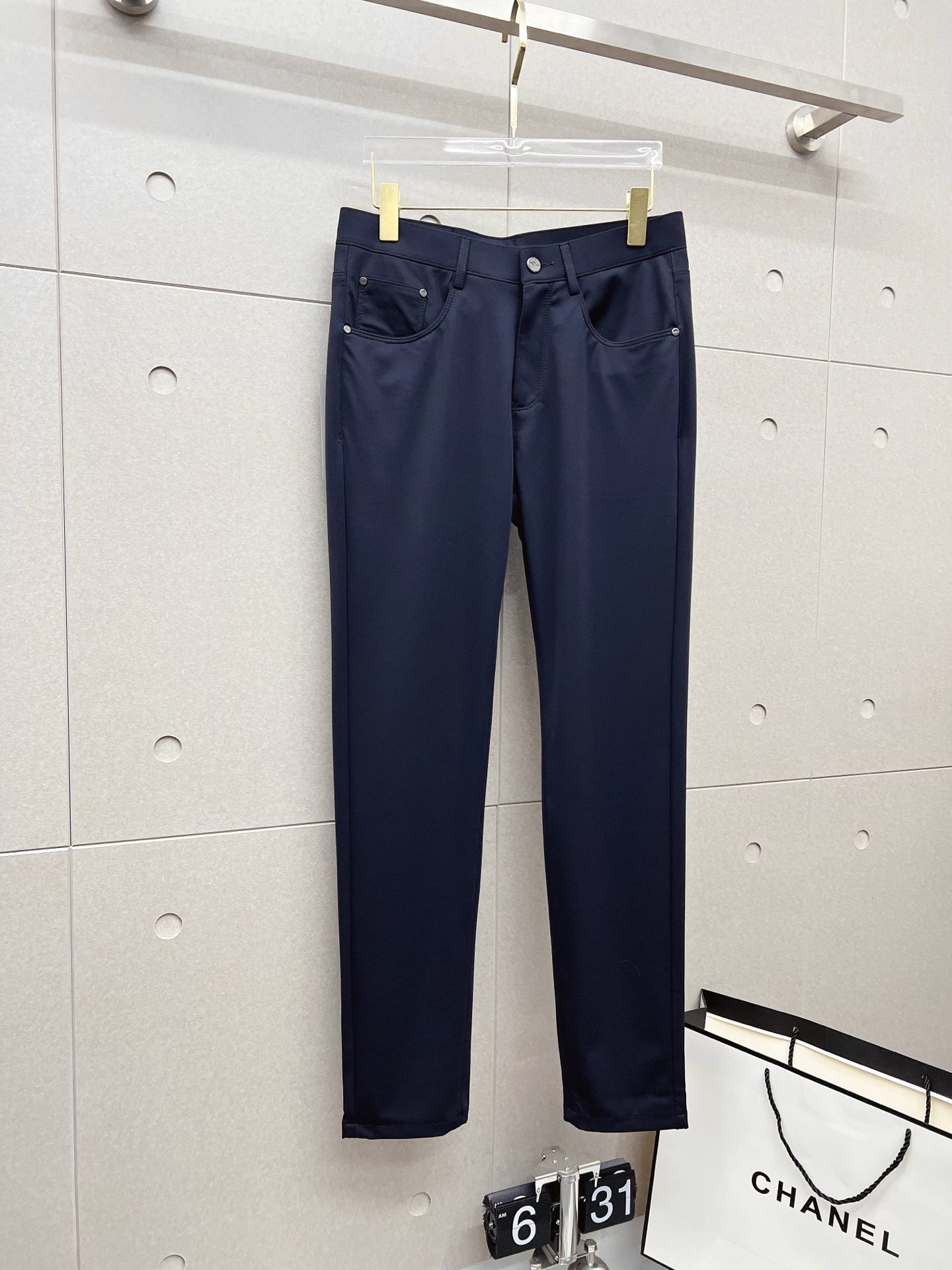 NO:135864,.Burberry Casual pants Trousers 2025SS Spring and Summer New Style High-end Customized Pants Special Fabric Customized Pants Customized Original Hardware Creation Heavy Industry Technology Fine Tracking Customized Fabric Soft and Comfortable Customized Fabric Soft and Comfortable Texture Excellent Accessories Excellent Top Body Effects Complete Three Standards Standard Sizes 29–38,,burberry,burberry,alexander Wang19860909.Burberry 巴宝莉 休闲裤 西裤2025SS春夏新款 高级定制裤子专用面料 定制原版五金 重工工艺打造 车工走线精细 定制面料 柔软舒适 质感显著 辅料精美 上身效果超赞 三标齐全 标准尺码29–38,,burberry,burberry,alexander wang,Men's clothing