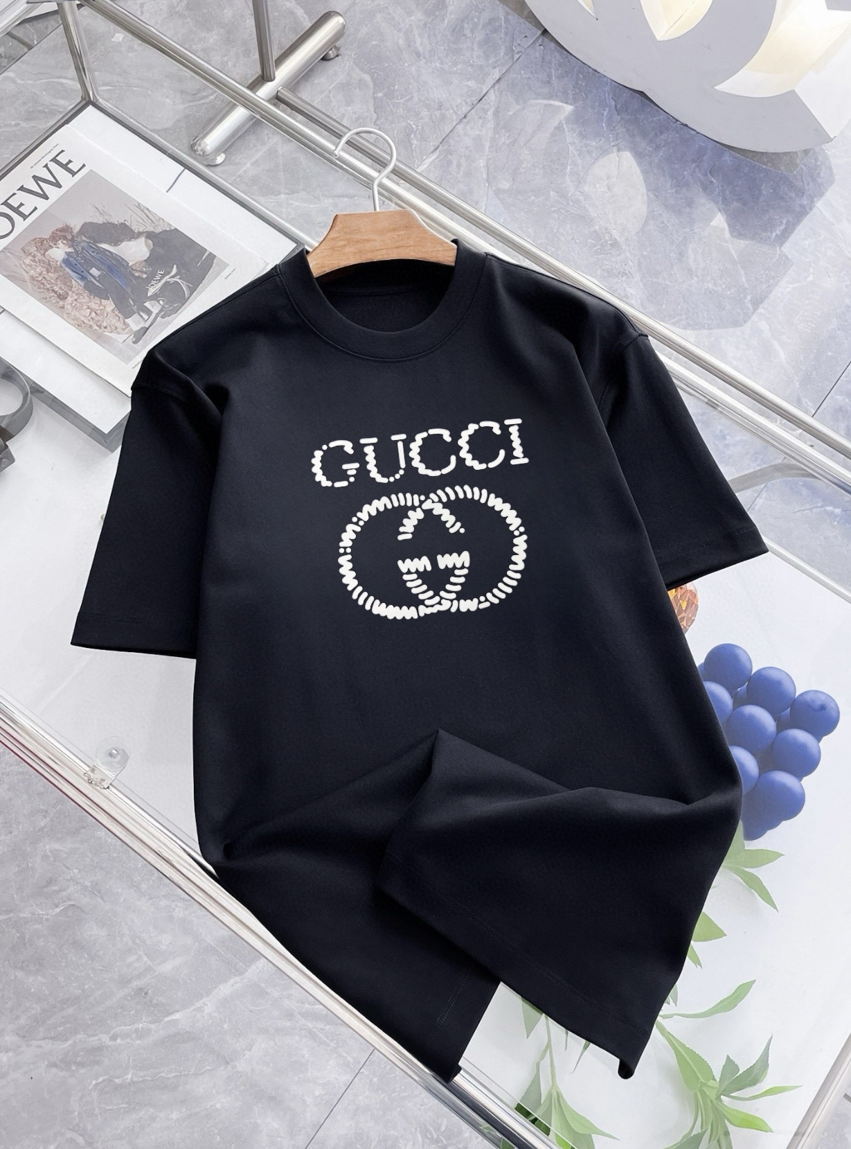 NO:412600,Gucci 10ss new classic printed short-sleeved style, celebrity outfit, double yarn pure cotton 280g, printing process, customized fabric color dyeing, no shrinkage or fading. It feels comfortable to feel, and has a strong texture. It is a must-have classic shoulder-falling wide version for men and women, exclusively available in stock!  Size SMLXL, gucci, gucci, T-shirt, alexander wang19860909Gucci古驰 10ss新款经典印花短袖,明星穿搭款,采用双纱纯棉280g,印花工艺,面料颜色定制定染,不缩水不退色.手感舒服,质感超强潮男潮女必备经典落肩阔版型,独家现货供应！ 尺码SMLXL,,gucci,gucci,T-shirt,alexander wang,Men's clothing