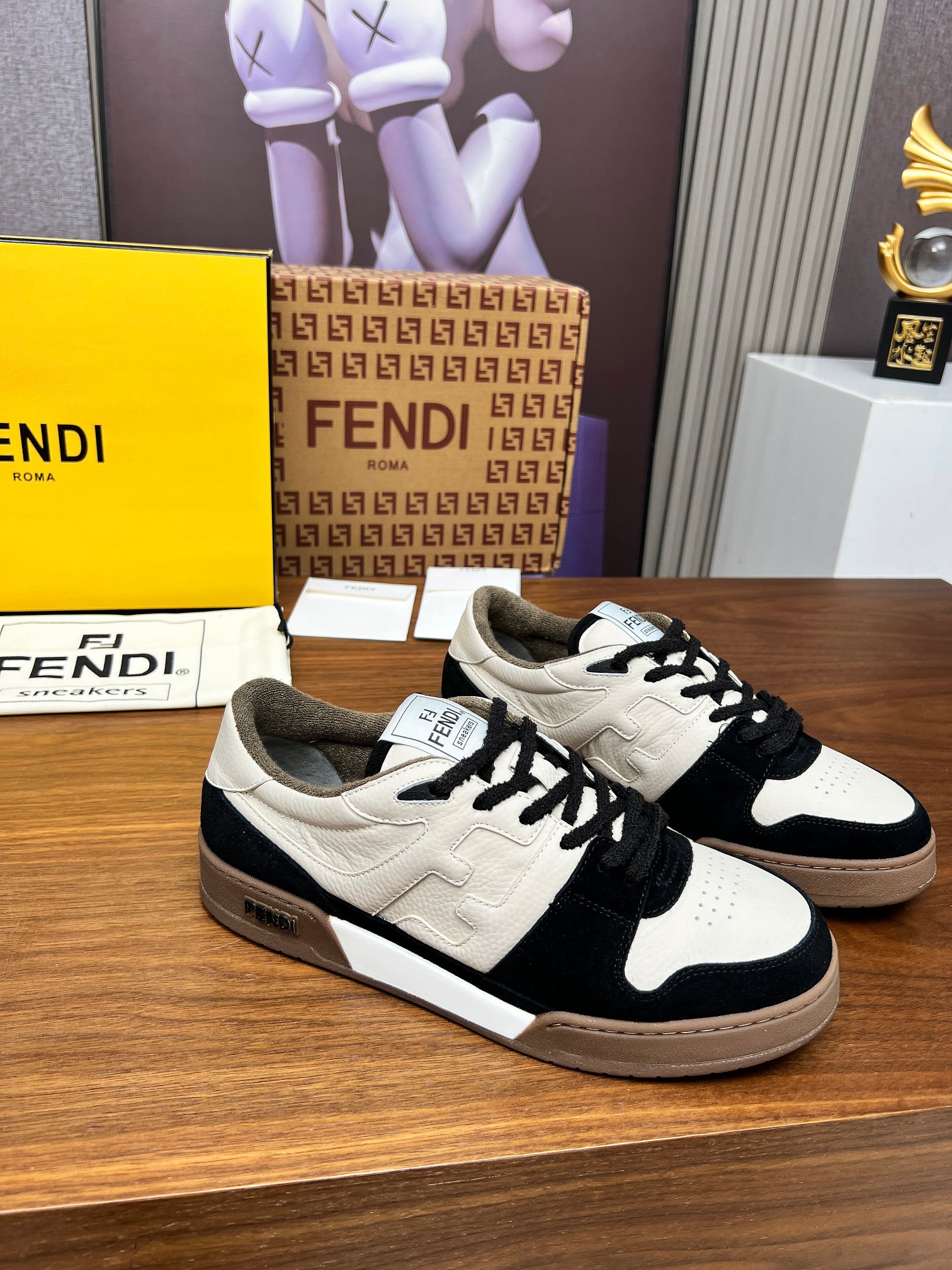 NO:690309,Fendi·Fendi's popular 35--45 couple model FD match Original RMB purchase 1:1 replica The first sports shoe fendi match created by designer Kim Jones and Donkey brand Trainer basketball sneakers, fresh blood is injected and FF retro design is super good-looking and versatile, the upper is made of cowhide and cowhide stitching combination, the double F logo on the side is concave and convex.  Fabric: cowhide + cowhide, color matching, original terry velvet lining, original molded multi-color color matching sole, sole mesh injection molding pad, sole thickness 3.5cm, women's size 35--40, women's 40 custom-made, men's size 39--45, men's 45 custom-made, fendi, fendi, louis vuitton, sneakers, hoodie, sweatshirts, cowhide19860909Fendi·芬迪爆款35--45情侣款 FD match 原版RMB购入 一比一复刻 设计师Kim Jones打造的首款运动鞋fendi match 和驴牌的Trainer篮球运动鞋,新鲜血液注入加FF复古的设计 超好看百搭,鞋面采用牛皮和牛猄拼接组合,侧面凹凸起的双F logo内里采用毛巾绒里上脚超级柔软 ,轻便,舒适搭配卫衣,原版全套包装！ 面料牛皮+牛猄 拼色 内里原版毛巾绒里 鞋底原版开模多色拼色底 鞋底网布注塑成型垫 底厚3.5cm 女码35--40,女40订做 男码39--45,男45订做,,fendi,fendi,louis vuitton,sneakers,hoodie,sweatshirts,cowhide,Men's shoes