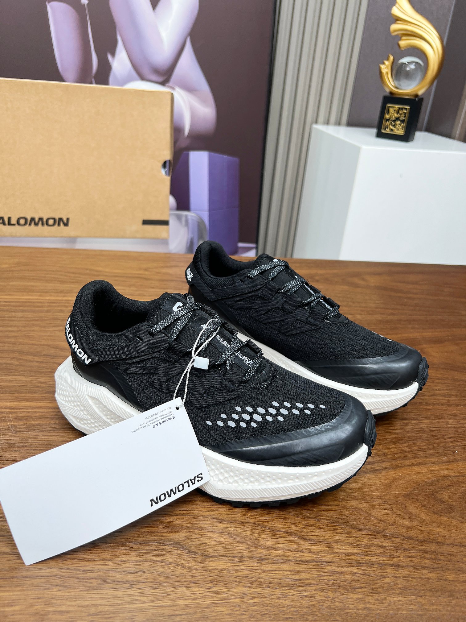 NO:354594,Real-price SALOMON pure original Odyssey ELMT Low couple sneakers Salomon, born in 1947 at the foot of the Alps, was originally made of skis, but later integrated the ski resort technology into the shoes. This pair of Odyssey's 