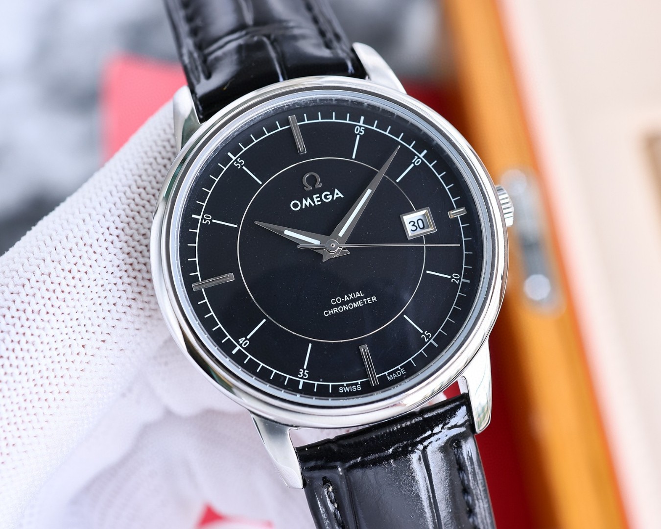 NO:389032,White shell, gold shell. The new model is mainly launched. Today's special offer. The Omega Disc Flying Series has been imitated because it is good and has never been surpassed [Witness Time!  Grasp the future】. It adopts a 316L steel case, a brand new imported movement. (Repaired after 0 test) The watch diameter is 40 mm, the thickness is 10mm, and the power reserve is 48 hours. It uses cowhide imported from Italy, Mohs 9th grade sapphire glass, wear-resistant and scratch-resistant, and super waterproof 100 meters! A masterpiece, the top of art!,,omega,cowhide19860909白壳,金壳 新款主推今天特价,欧米茄碟飞系列因为好所以一直被模仿,从未被超越【见证时间！把握未来】. 采用316L钢表壳,全新原装进口机芯.(经测试0返修) 表径40毫米,厚度10mm.动力储存48小时. 采用意大利进口牛皮 莫氏9级蓝宝石玻璃,耐磨防刮花 超强防水100米!匠心之作,艺术之巅!,,omega,cowhide,Watch