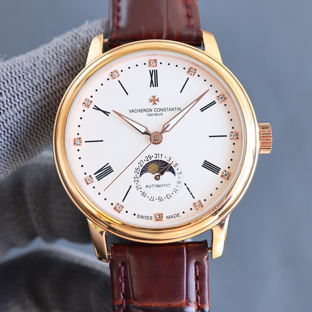 NO:389063,platinum!  Tw factory masterpiece, the highest version of the market's latest recommended model of Vacheron Constantin's historical masterpiece, Vacheron Constantin. Moon phase series. Men's watch is simple and atmospheric. [Victory] equipped with precise Swiss ETA2824-2 movement (6-character real calendar and 24-hour sun, moon and star function) 40mm diameter, 316 stainless steel case, wear-resistant and scratch-resistant sapphire glass, original quality pin buckle, super waterproof function, paired with Italian cowhide to make the wrist fit and comfortable!  The Vacheron Constantin series produced by TW factory integrates the most unique DNA of Vacheron Constantin and is a symbol of Vacheron Constantin's ultimate elegance, fully reflecting the purest tradition of the high-end watchmaking industry!  Suitable for all kinds of business occasions, simple, refined and elegant!  ,vacheron,cowhide19860909白金！Tw厂力作,市场最高版本江诗丹顿历史名作最新推荐款,江诗丹顿.月相系列.男士腕表简单不失大气[胜利]搭载精准瑞士ETA2824-2机芯（6字位真日历与24小时日月星辰功能）40mm表径,316精钢表壳,耐磨抗刮蓝宝石玻璃,原装品质针扣,具备超强防水功能,搭配意大利牛皮让手腕更贴合舒适！TW工厂出品的江诗.丹顿传袭系列融汇了江诗.丹顿最独特的DNA,是江诗丹顿极致优雅的象征,充分体现了高级制表业最纯粹的传统！适合各种商务场合,简敛精致不失优雅！,,vacheron,cowhide,Watch