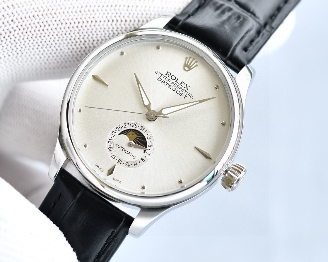 NO:389175,White-gold, shop owner recommendation [strong], new model - Rolex. Moon phase series. Men's watch is simple and atmospheric [Victory] equipped with precise Swiss ETA2824-2 movement (6-character real calendar and 24-hour sun, moon and star function) 40mm diameter, 316 stainless steel case, wear-resistant and scratch-resistant sapphire glass, imported Italian calfskin, original quality pin buckle, super waterproof function Retro style, classic works, permanent charm, high-end luxury, gentleman must have top-quality products, continuous, rolex, cowhide19860909白-金,店主推荐[强],新款- 劳力士 .月相系列.男士腕表简单不失大气[胜利]搭载精准瑞士ETA2824-2机芯（6字位真日历与24小时日月星辰功能）40mm表径,316精钢表壳,耐磨抗刮蓝宝石玻璃,进口意大利小牛皮,原装品质针扣,具备超强防水功能 复古风格,经典著作,恒久魅力,高档奢华,绅士必备顶级出品 精品不断,,rolex,cowhide,Watch