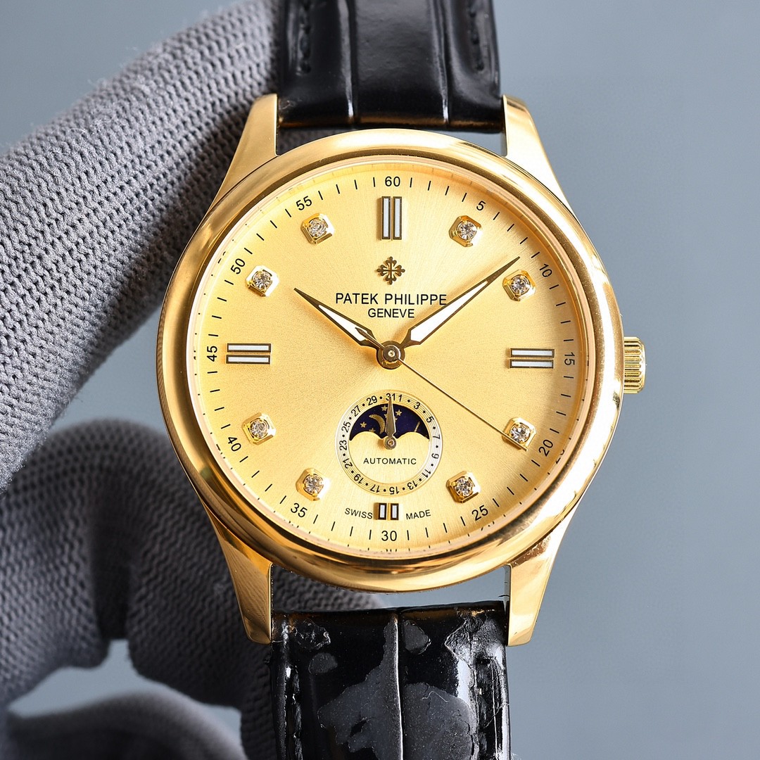 NO:148180,White gold [Popular products are upgraded again] ②⑤ Patek Philippe Men's Watch.  The watch moon phase series adheres to Patek Philippe's consistent tradition, and more beautifully combines the 6-character calendar with the sun, moon and star phases that are popular among watch friends. Whether it is the classic and timeless dial design or the cool multilateral lines carved in stainless steel or rose gold, it is no exception. It also uses the Swiss ETA2824-6 movement, with a function of 6-character calendar large moon phase, with a diameter of 40. Sapphire glass, Italian calfskin, original pin buckle.,, patek philippe, cowhide19860909白 金【爆款又再升级】②⑤百达翡丽Patek Philippe男士腕表．腕表月相系列,秉持了百达翡丽的一贯传统,更唯美的结合了6字位日历与被表友热捧的日月星相,无论是经典隽永的表盘设计,还是以精钢或玫瑰金雕凿的炫酷多边线条都不例外.更采用了瑞士ETA2824一6机芯 ,功能6字位日历大月相,表径40.蓝宝石玻璃.意大利小牛皮.原装针扣.,,patek philippe,cowhide,Watch