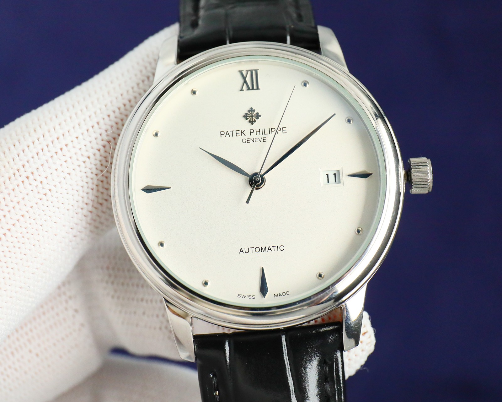 NO:336254,Gold Latest Patek Philippe PATEK PHILIPPE adopts a unique dial design and comes with a more upscale and luxurious watch. When you first know Patek Philippe, you will be looking forward to one day to have it. If you wear Patek Philippe, you will be smooth sailing and will be developed. You deserve it. Welcome to comment!  !  The movement is equipped with a new imported (zero rework) size 40mm, uses sapphire glass (never scratched), a 316 stainless steel case, and is equipped with imported calfskin belt + original pin buckle. Power reserve 48 hours, waterproof depth meter. Quality of the large factory!  Welcome to reprint, patek philippe,cowhide19860909金 最新款 百达翡丽 PATEK PHILIPPE 采用独特的表盘设计 搭配而来的是更高档奢华的腕表, 初识百达翡丽必憧憬有朝一日能拥有它,戴上百达必顺风顺水必发达,你值得拥有,欢迎评鉴！！机芯搭配全新进口（零返修）尺寸40mm,采用蓝宝石玻璃（永不刮花）,材质316精钢表壳,配进口小牛皮皮带+原装针扣,动力储存48小时,防水深度米.大厂品质！欢迎转载,,patek philippe,cowhide,Watch