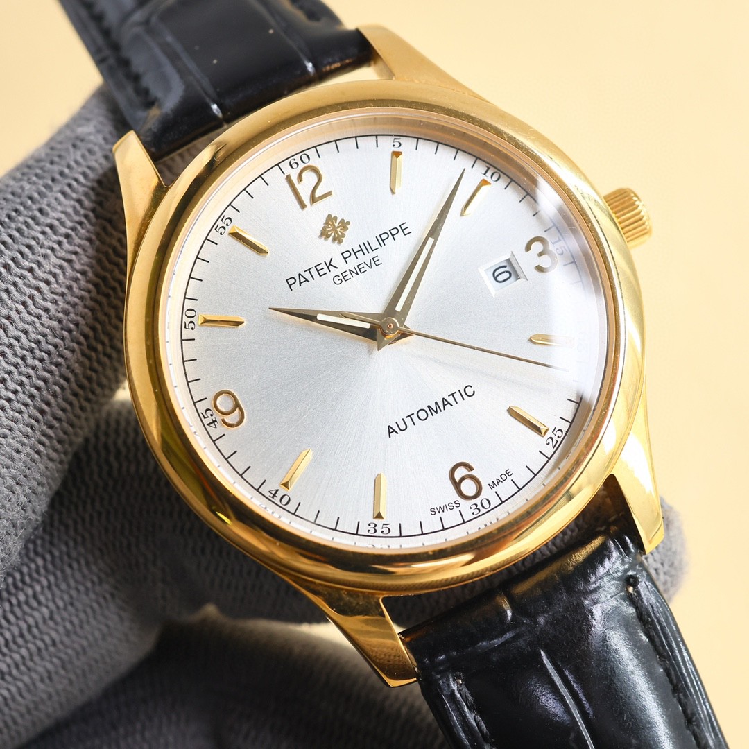 白壳750 金壳800
〔最新爆火🔥🔥🔥热门款】百达翡丽🆕 PATEK PHILIPPE 采用独特的表盘设计 搭配而来的是更高档奢华的腕表, 初识百达翡丽必憧憬有朝一日能拥有它,戴上百达必顺风顺水必发达,你值得拥有,欢迎评鉴!!机芯:搭配全新进口8215(零返修)尺寸:40mm ,采用蓝宝石玻璃(永不刮花),材质:316精钢表壳,配进口小牛皮皮带➕原装针扣,动力:储存48小时,防水深度:100米。大厂品质!欢迎转载
