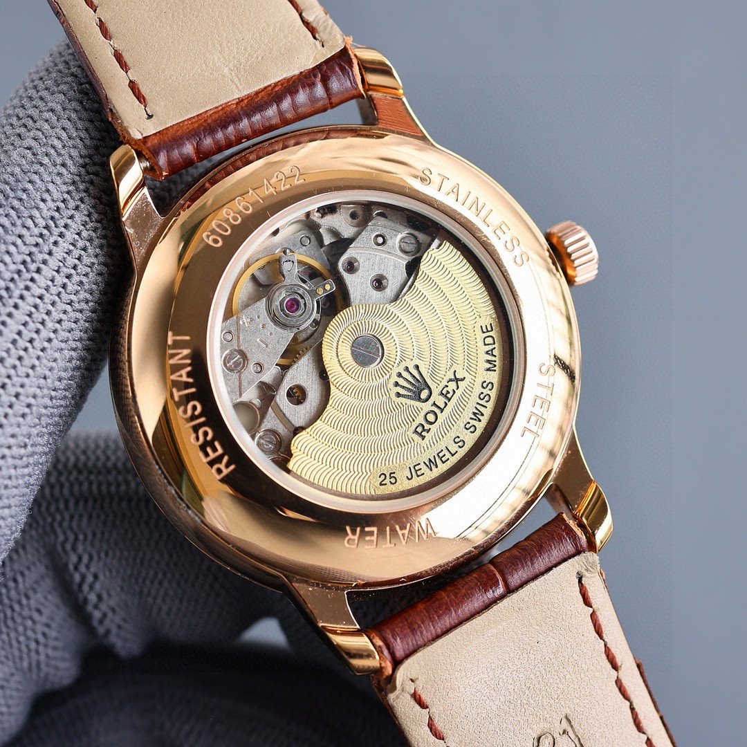 白750金800
最新2025爆款主推☄️☄️ 劳力士【ROLEX】男士腕表 采用独特的表盘设计 搭配而来的是更高档奢华的劳力士🪐, 初识劳力士必憧憬有朝一日能拥有它,戴上劳力士必顺风顺水必发达,你值得拥有,欢迎评鉴!!
机芯:搭配全新进口8215西铁城(零返修) 尺寸:40🥇 镜面:蓝宝石玻璃永不刮花 材质:316L精钢表壳 动力:储存48小时 防水深度:100米🥈 🥉意大利小牛皮带,原装针扣!
