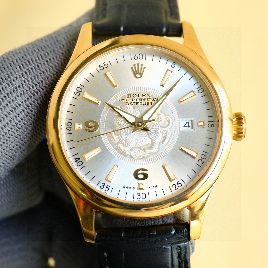 NO:337861,The latest popular Rolex [ROLEX] men's watch adopts a unique dial design. The match comes with a more high-end and luxurious Rolex. When you first meet Rolex, you will be looking forward to one day to have it. When you wear Rolex, you will be smooth sailing and will be developed. You deserve it. Welcome to comment!  !  The movement is matched with the new imported 8215 Citizen (zero rework) Size 40 Mirror sapphire glass never scratched Material 316L stainless steel case Power reserve 48 hours Waterproof depth 100 meters Italian calf belt, original pin buckle!  ,,rolex,cowhide19860909白 金 最新爆款主推 劳力士【ROLEX】男士腕表 采用独特的表盘设计 搭配而来的是更高档奢华的劳力士, 初识劳力士必憧憬有朝一日能拥有它,戴上劳力士必顺风顺水必发达,你值得拥有,欢迎评鉴！！ 机芯搭配全新进口8215西铁城（零返修） 尺寸40 镜面蓝宝石玻璃永不刮花 材质316L精钢表壳 动力储存48小时 防水深度100米 意大利小牛皮带,原装针扣！,,rolex,cowhide,Watch