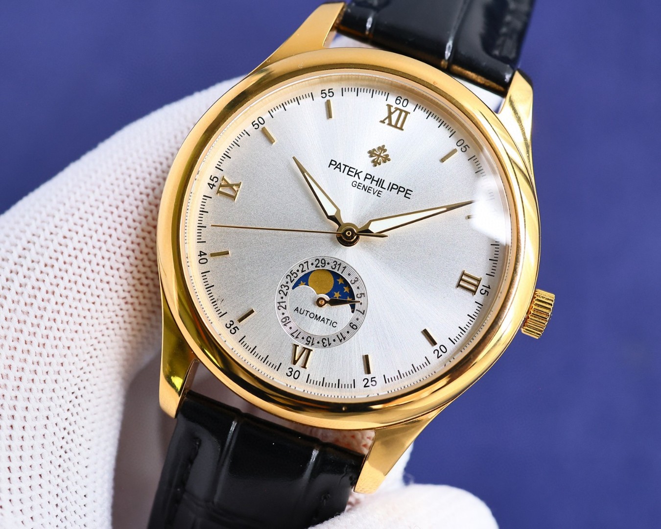 NO:726579,[Platinum] [Rose] [Rose] [The hot model has been upgraded again] ②⑥ Patek Philippe men's watch.  The watch moon phase series adheres to Patek Philippe's consistent tradition and more beautifully combines the 6-digit calendar with the sun and moon astrology that is popular among watch lovers. Whether it is the classic and timeless dial design or the cool polygonal lines carved from stainless steel or rose gold, it is no exception. It also uses the Swiss ETA2824-6 movement.  , function 6-digit calendar large moon phase, watch diameter 40. Sapphire glass. Italian calfskin. Original pin buckle. Factory quality!  Welcome to reprint!  ,,patek philippe,cowhide19860909【白金】[玫瑰][玫瑰]【爆款又再升级】②⑥百达翡丽Patek Philippe男士腕表．腕表月相系列,秉持了百达翡丽的一贯传统,更唯美的结合了6字位日历与被表友热捧的日月星相,无论是经典隽永的表盘设计,还是以精钢或玫瑰金雕凿的炫酷多边线条都不例外.更采用了瑞士ETA2824一6机芯 ,功能6字位日历大月相,表径40.蓝宝石玻璃.意大利小牛皮.原装针扣.大厂品质！欢迎转载！,,patek philippe,cowhide,Watch