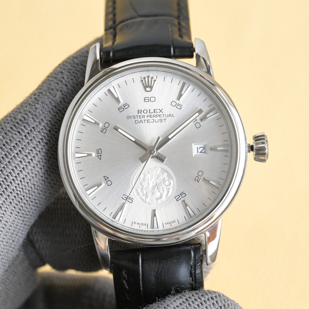 NO:741622,White shell, gold shell, the latest popular model, Rolex [ROLEX] men's watch, with a unique dial design, paired with a more high-end and luxurious Rolex. When you first meet Rolex, you must dream of owning it one day. Wearing a Rolex will make you prosperous and prosperous. You deserve it. Reviews are welcome!  !  The movement is equipped with a brand new imported Citizen (zero repair), size 40, mirror sapphire glass never scratched, material 316L stainless steel case, power reserve 48 hours, waterproof depth 100 meters, Italian calf leather belt, original pin buckle!  ,,rolex,cowhide19860909白壳 金壳 最新爆款主推 劳力士【ROLEX】男士腕表 采用独特的表盘设计 搭配而来的是更高档奢华的劳力士, 初识劳力士必憧憬有朝一日能拥有它,戴上劳力士必顺风顺水必发达,你值得拥有,欢迎评鉴！！ 机芯搭配全新进口西铁城（零返修） 尺寸40 镜面蓝宝石玻璃永不刮花 材质316L精钢表壳 动力储存48小时 防水深度100米 意大利小牛皮带,原装针扣！,,rolex,cowhide,Watch