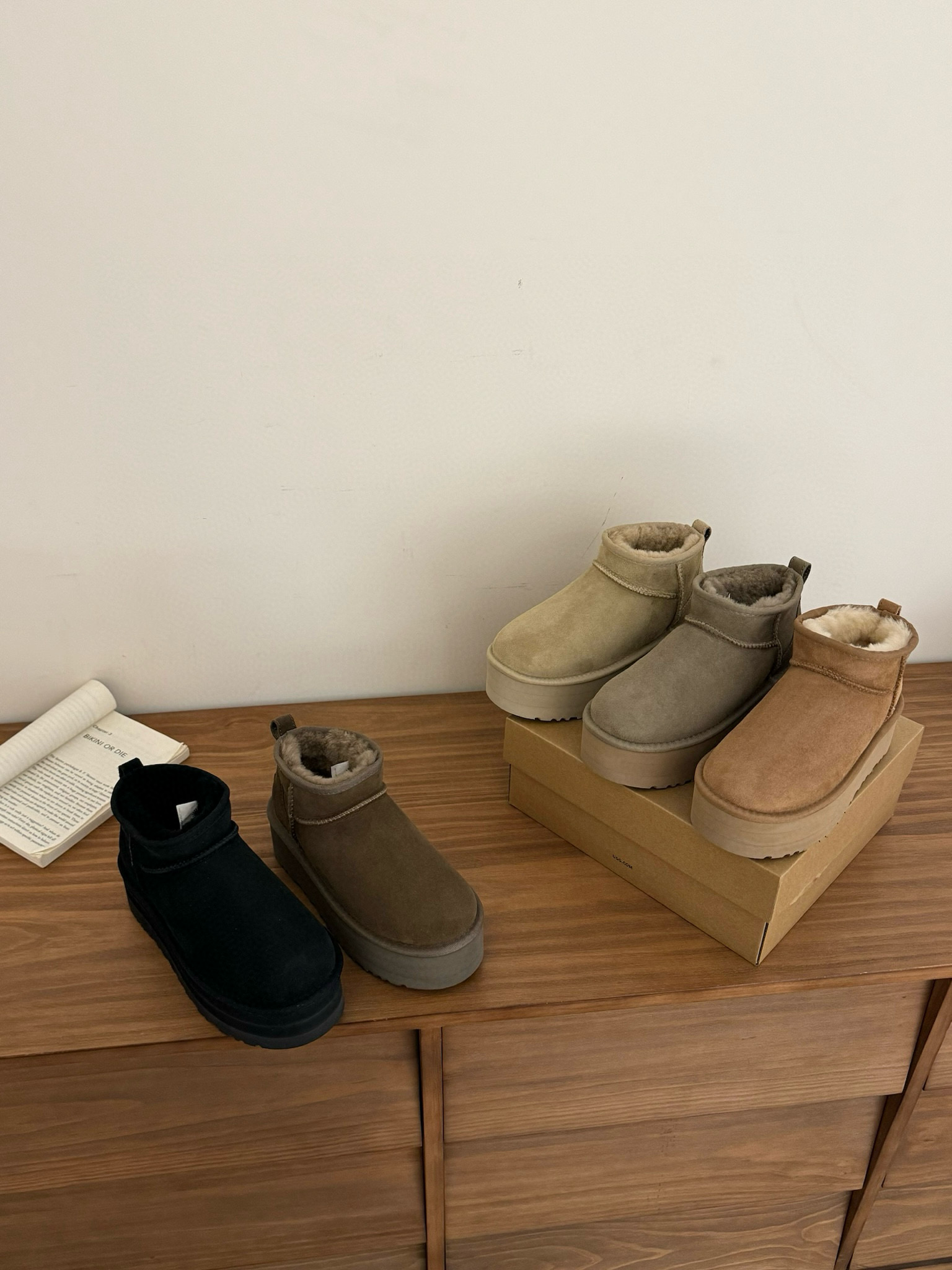 ——Ugg 厚底5cm迷你雪地靴
✨隆丰原厂A级皮毛一体
✨原厂高弹大底
💫时髦又百搭，重点显腿长
si