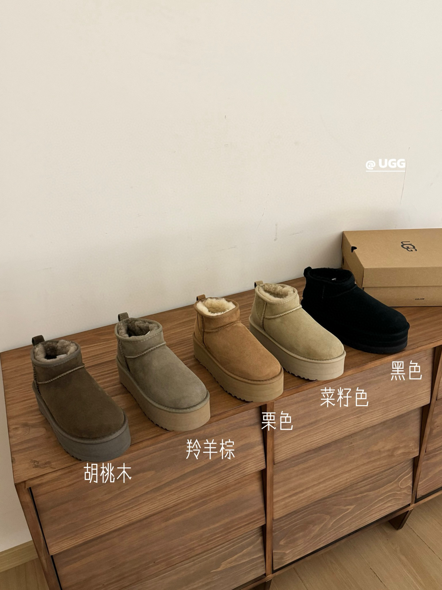 ——Ugg 厚底5cm迷你雪地靴
✨隆丰原厂A级皮毛一体
✨原厂高弹大底
💫时髦又百搭，重点显腿长
si