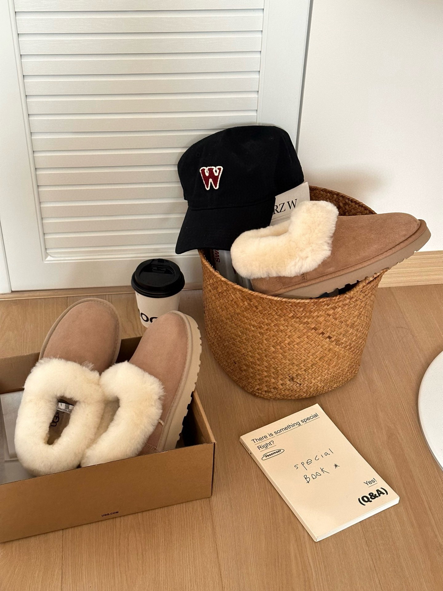 🛒🔜Ugg大喜庆👉
✨✨经典百搭时尚 百穿不腻❗️
💫💫皮毛一体后跟可踩
主推：栗色、沙色
size：3