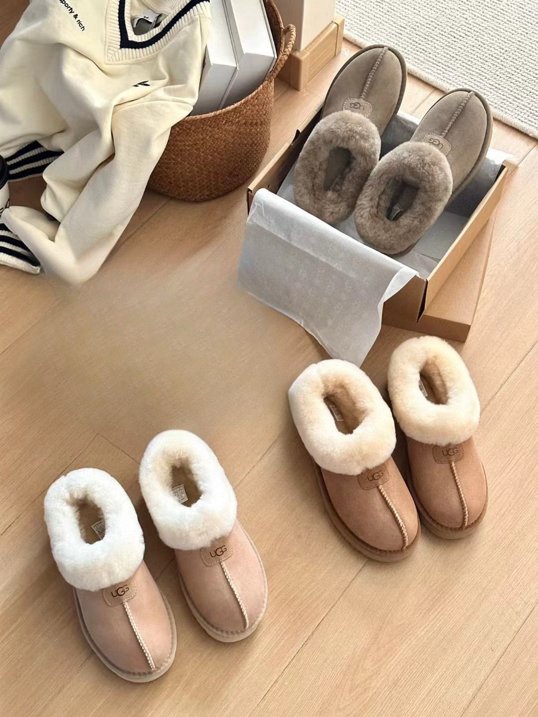 #ugg塔次特薄底，秋冬街边感 随手拍📷
一双雪地靴 一秒秋冬氛围感来了〰️
超模们的选择 极简〰️每天