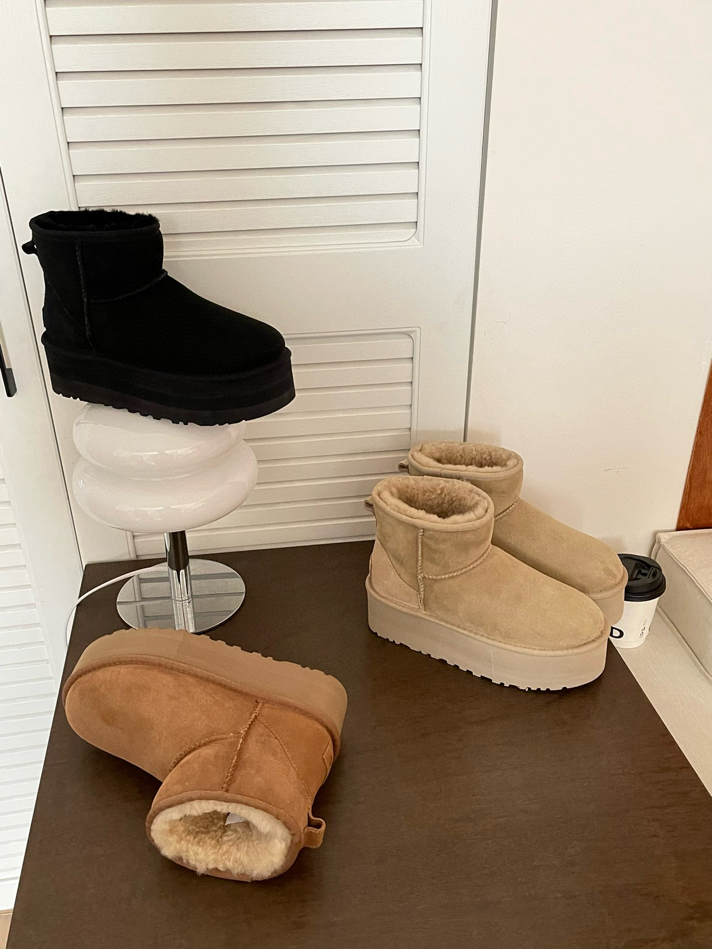 Ugg.秋冬氛围感 5cm厚底低筒🔜 
最流行的厚底元素 妥妥拉长腿型 
隆丰A级皮毛一体 
软糯有质感