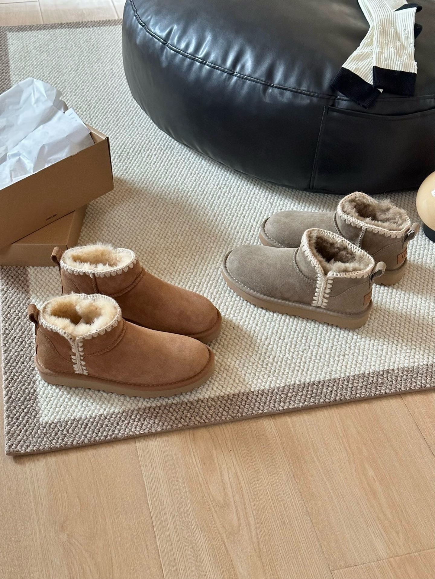 #Ugg 迷你毛线编织
A级羊皮毛一体 +手工编织毛线 
🛒柔软轻翼高弹大底 
size： 35-40