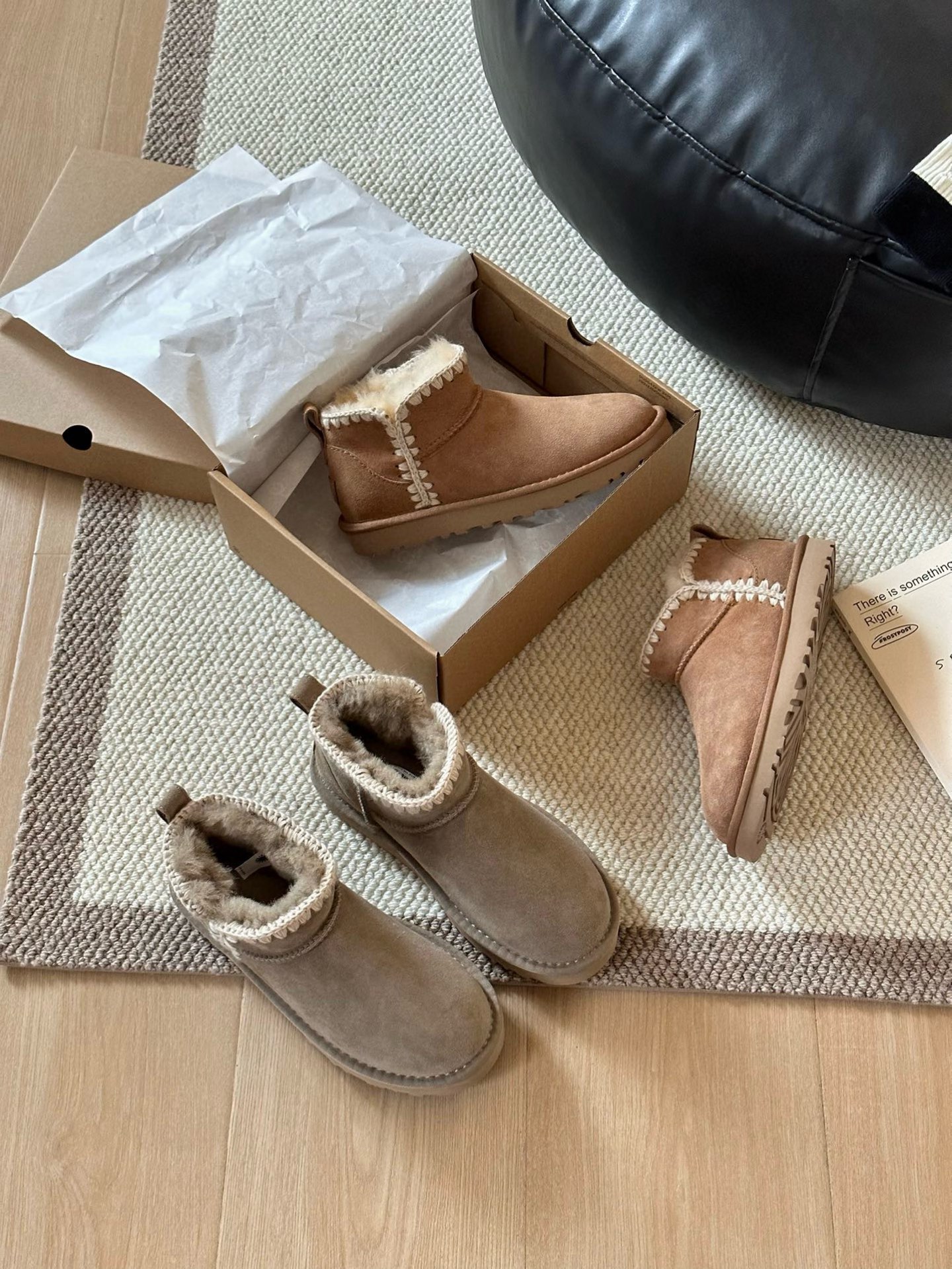 #Ugg 迷你毛线编织
A级羊皮毛一体 +手工编织毛线 
🛒柔软轻翼高弹大底 
size： 35-40