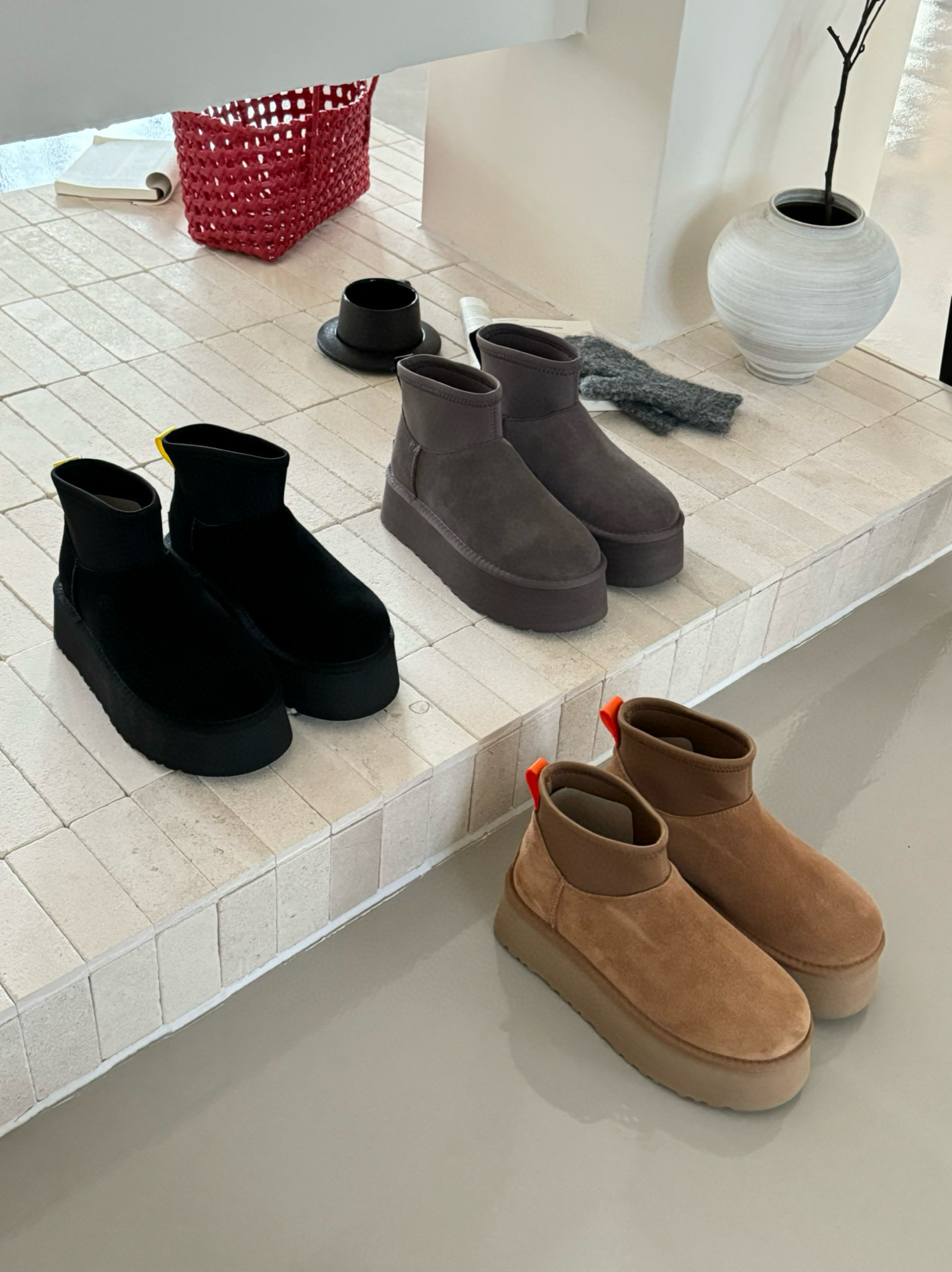 UGG 低帮新款迪普靴                        
厚底铅笔弹力靴〰️
带有侧拉链好