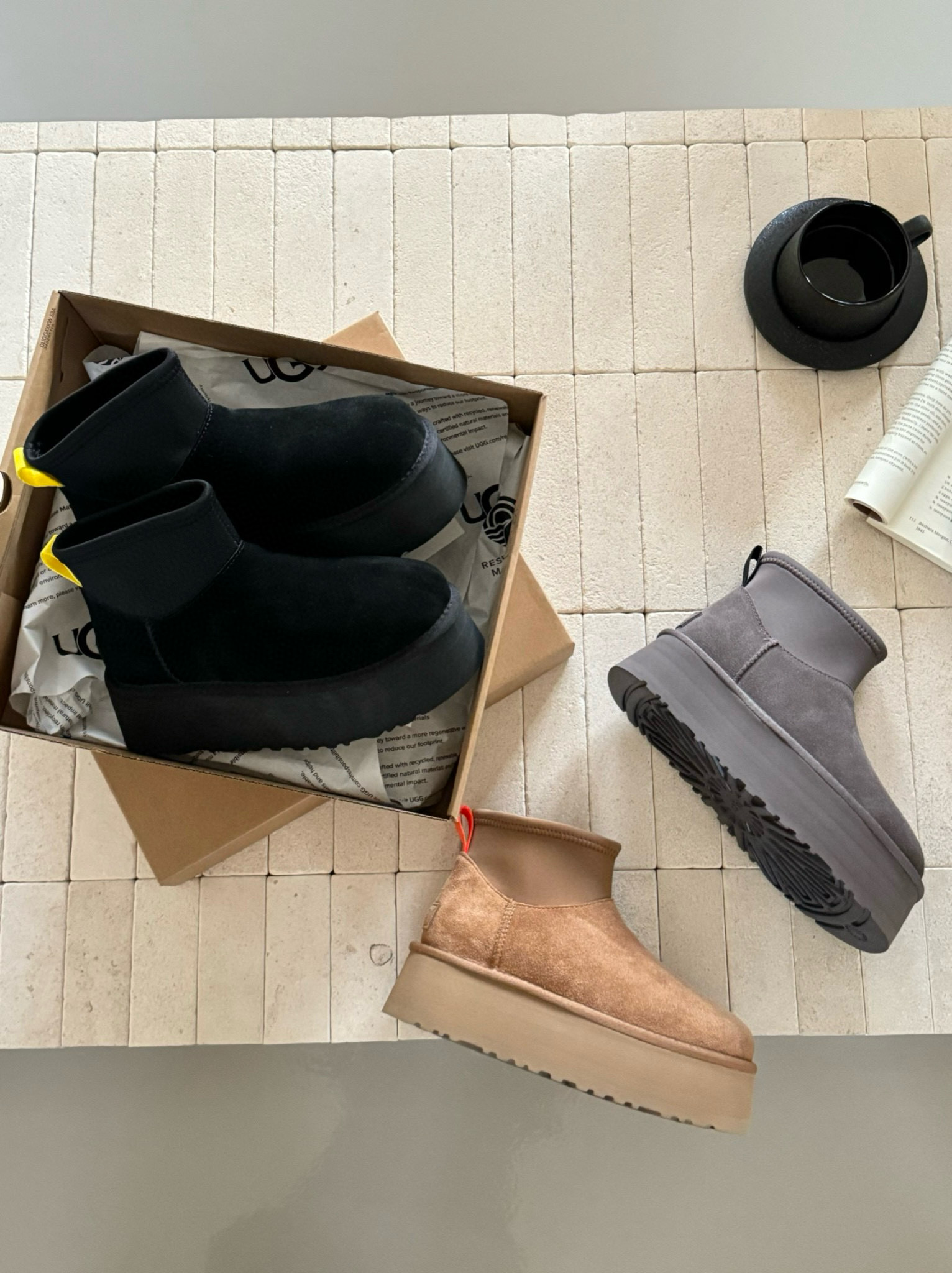 UGG 低帮新款迪普靴                        
厚底铅笔弹力靴〰️
带有侧拉链好