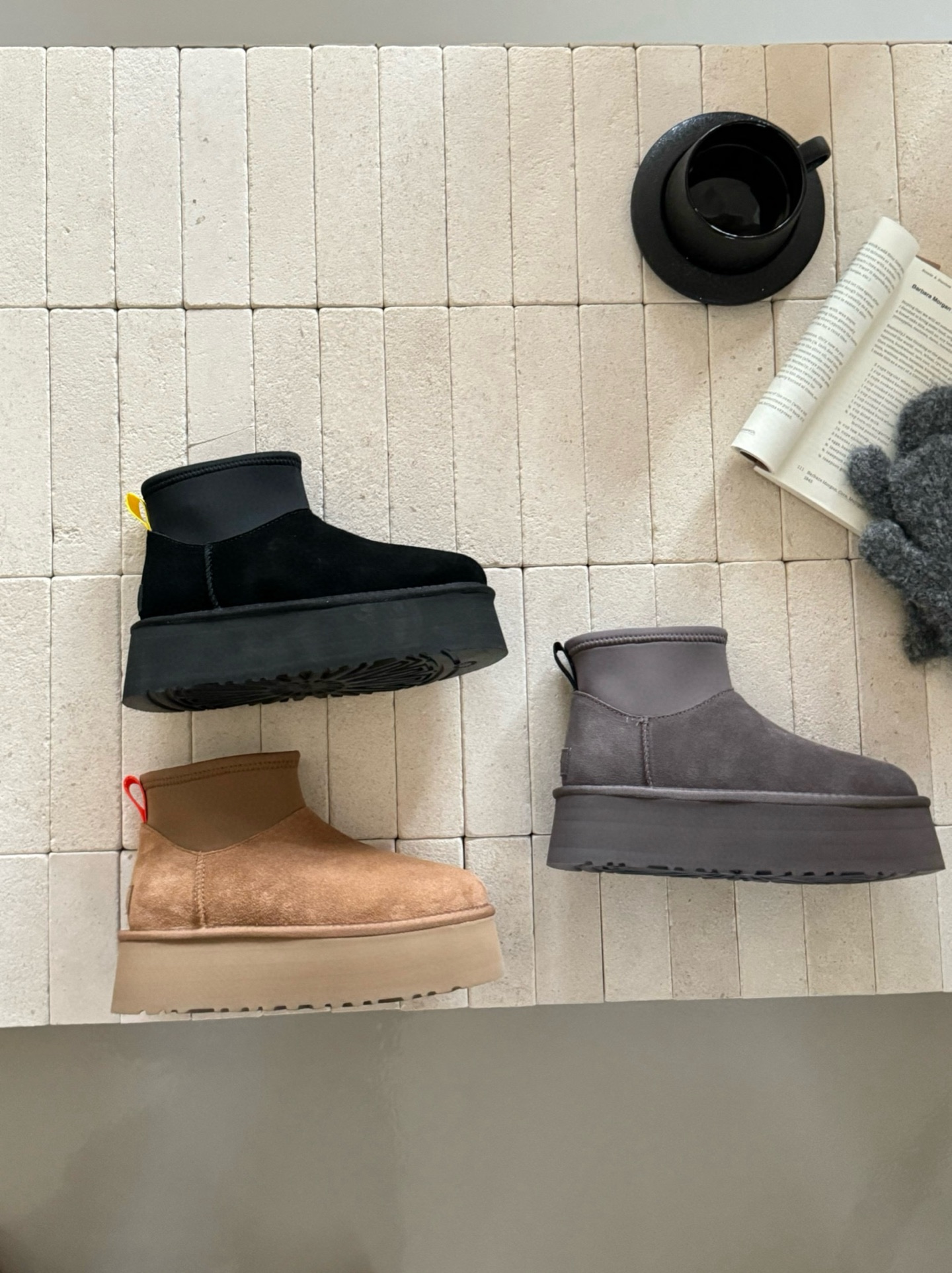 UGG 低帮新款迪普靴                        
厚底铅笔弹力靴〰️
带有侧拉链好