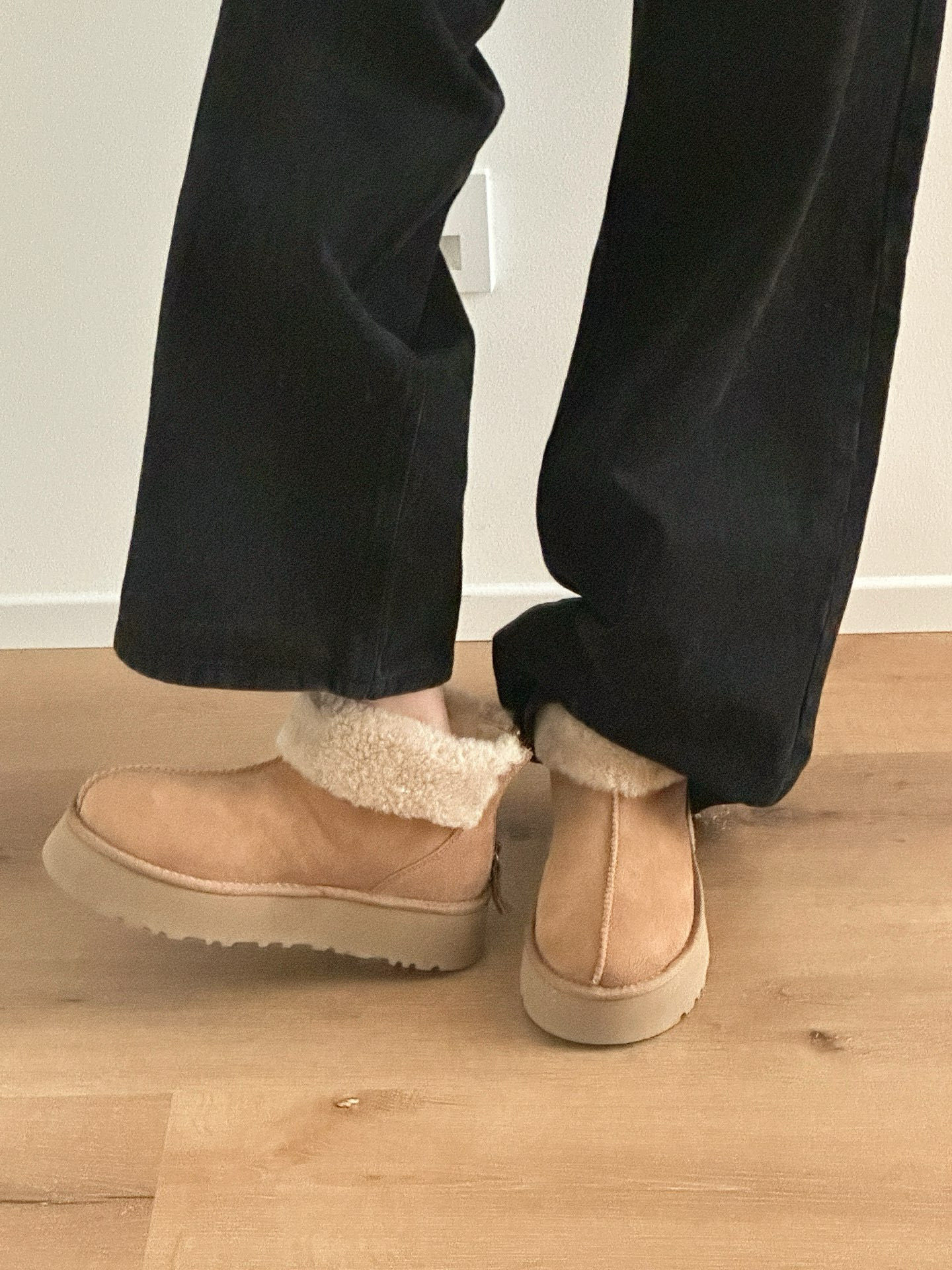 🔥UGG | 泰迪卷卷毛毛靴🐻可爱毛毛鞋穿这双毛毛靴拍照包出片的有木有你就是冬日里zui甜美的girl啦