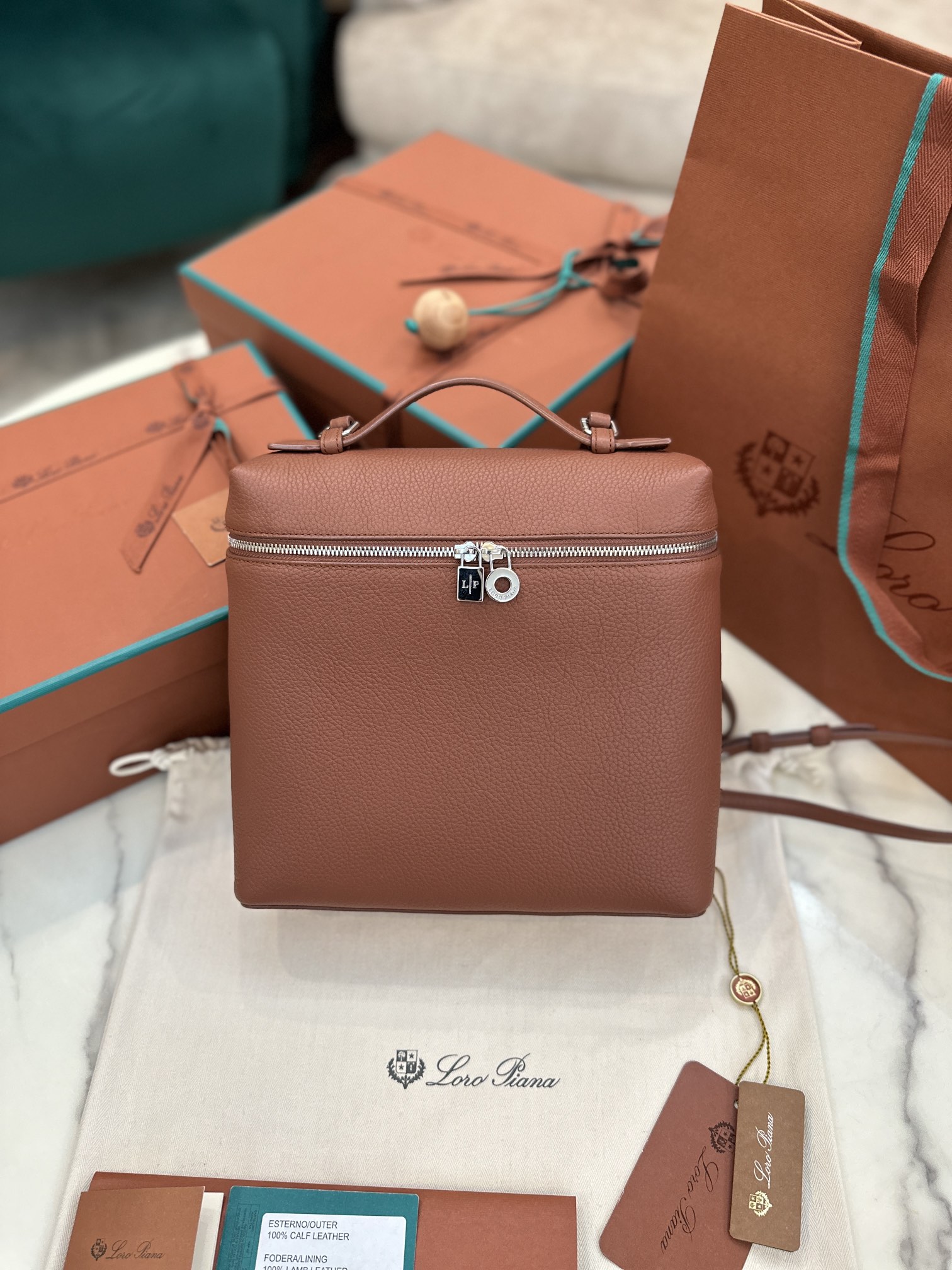 NO:187104,Extra Loro piana/Extra Pocket Backpack Top version Italian imported calfskin Brick red Silver buckle Original imported all-steel hardware Size: 23×21×8 cm Spot, DG, Dolce&Gabbana, loro piana, cowhide19860909特级 Loro piana/Extra Pocket Backpack 顶级版本 意大利原厂进口小牛皮 砖红色 银扣 原厂进口全钢五金 对版zp新版五金 尺寸 : 23×21×8 cm 现货,DG,Dolce&Gabbana,loro piana,cowhide,Bag