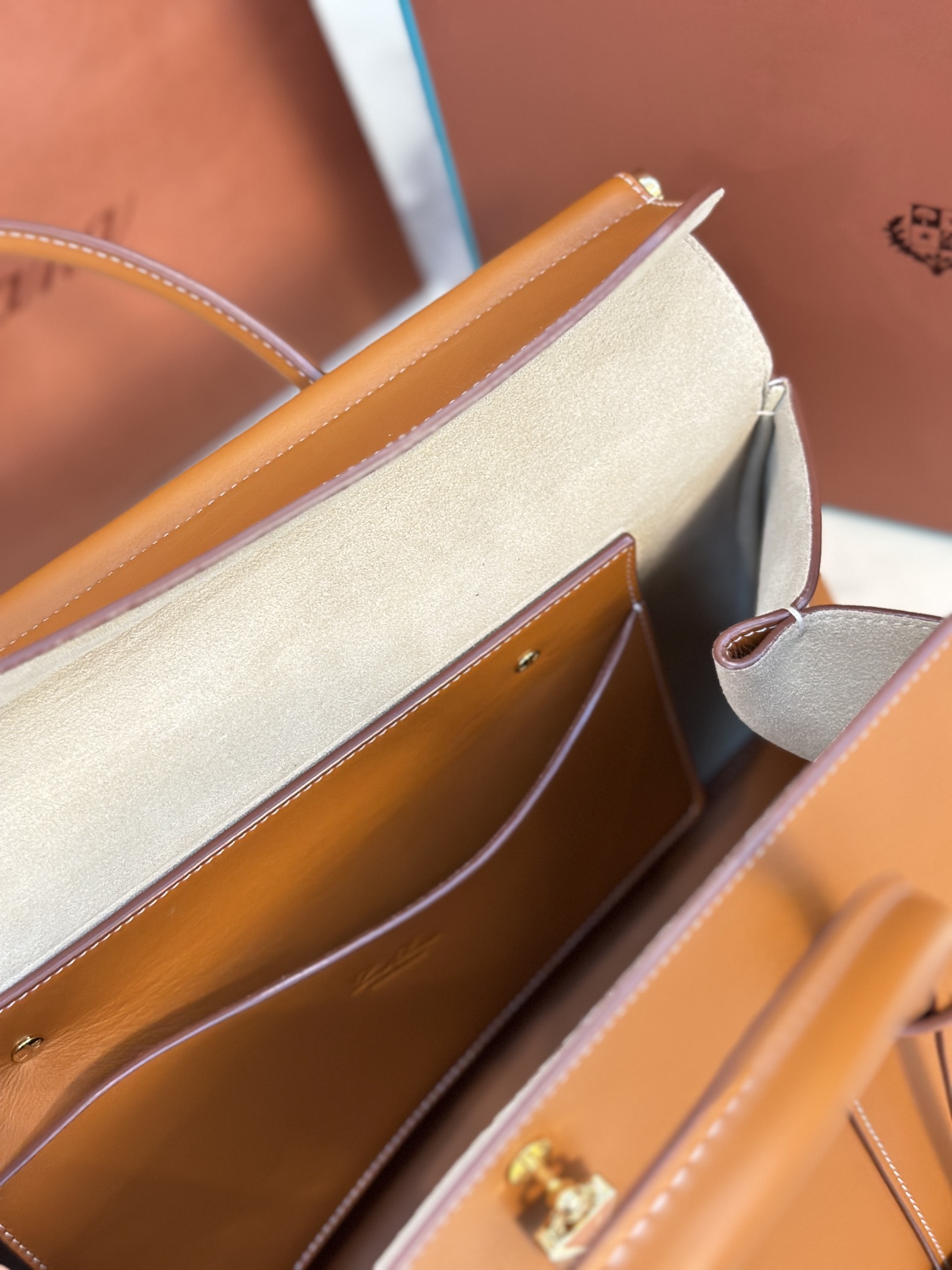 Loom L32 Handbag: Cozy, Stylish, and Versatile with Steel Hardware - 图片 7