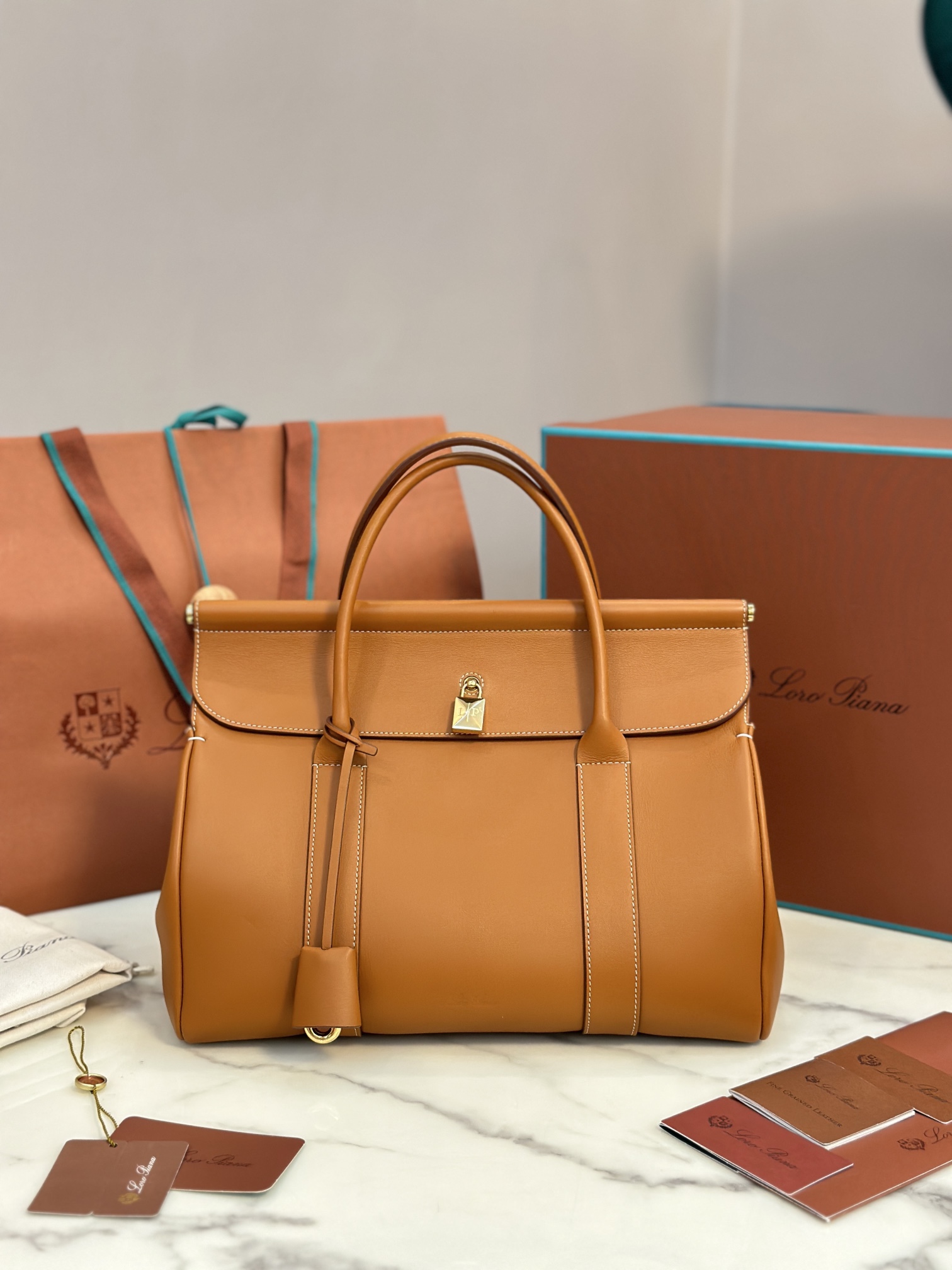 Loom L32 Handbag: Cozy, Stylish, and Versatile with Steel Hardware