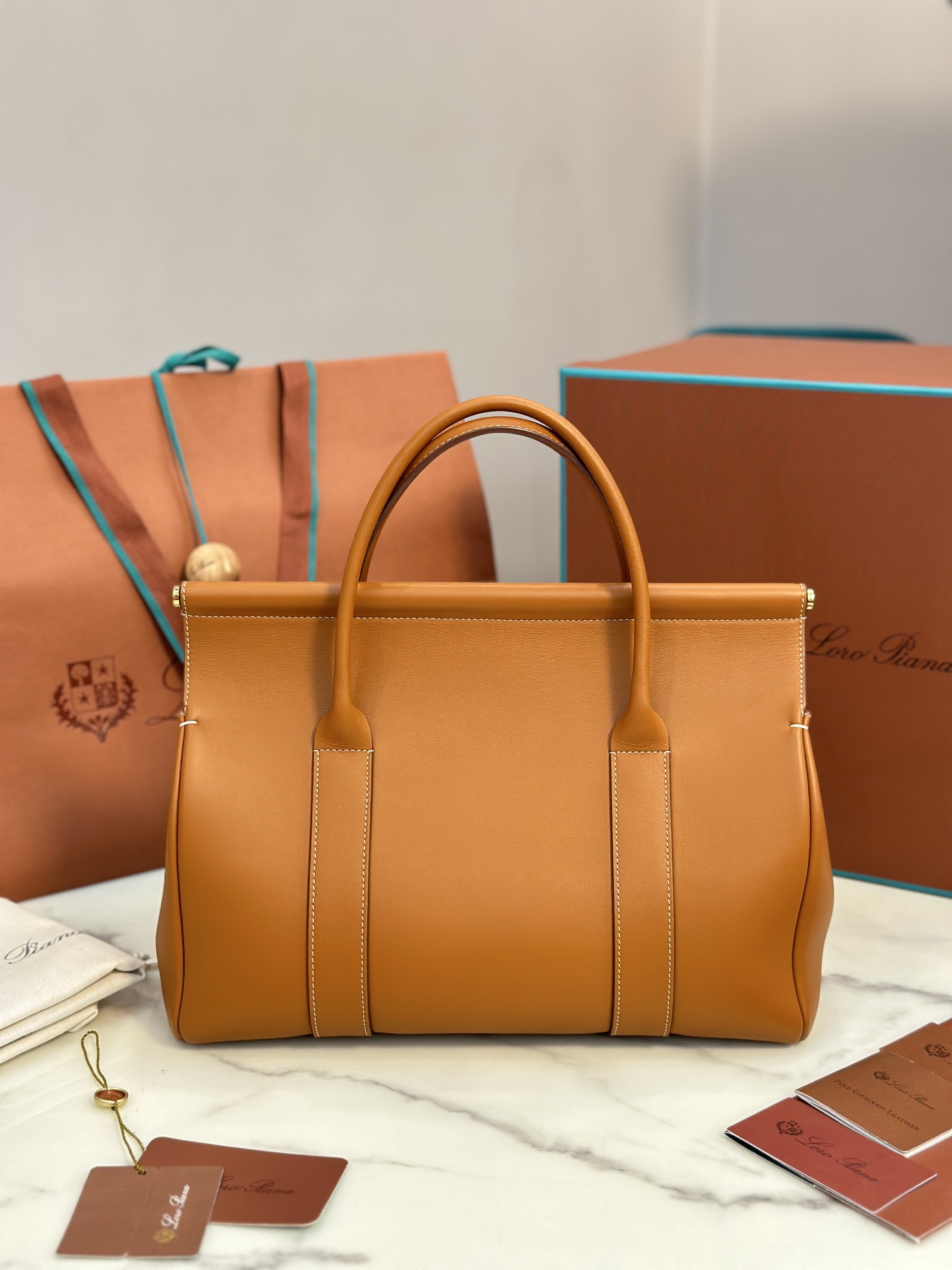 Loom L32 Handbag: Cozy, Stylish, and Versatile with Steel Hardware - 图片 6