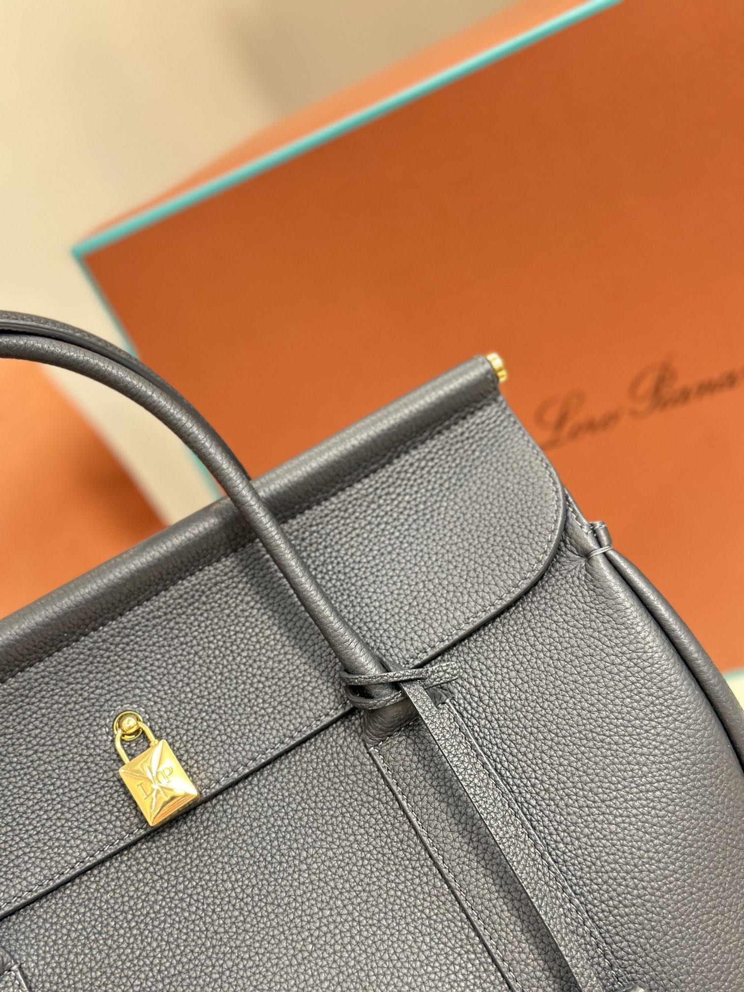 Loom L32 Handbag: Stylish Design with Multiple Wear Options, Cozy and Graceful. - 图片 4