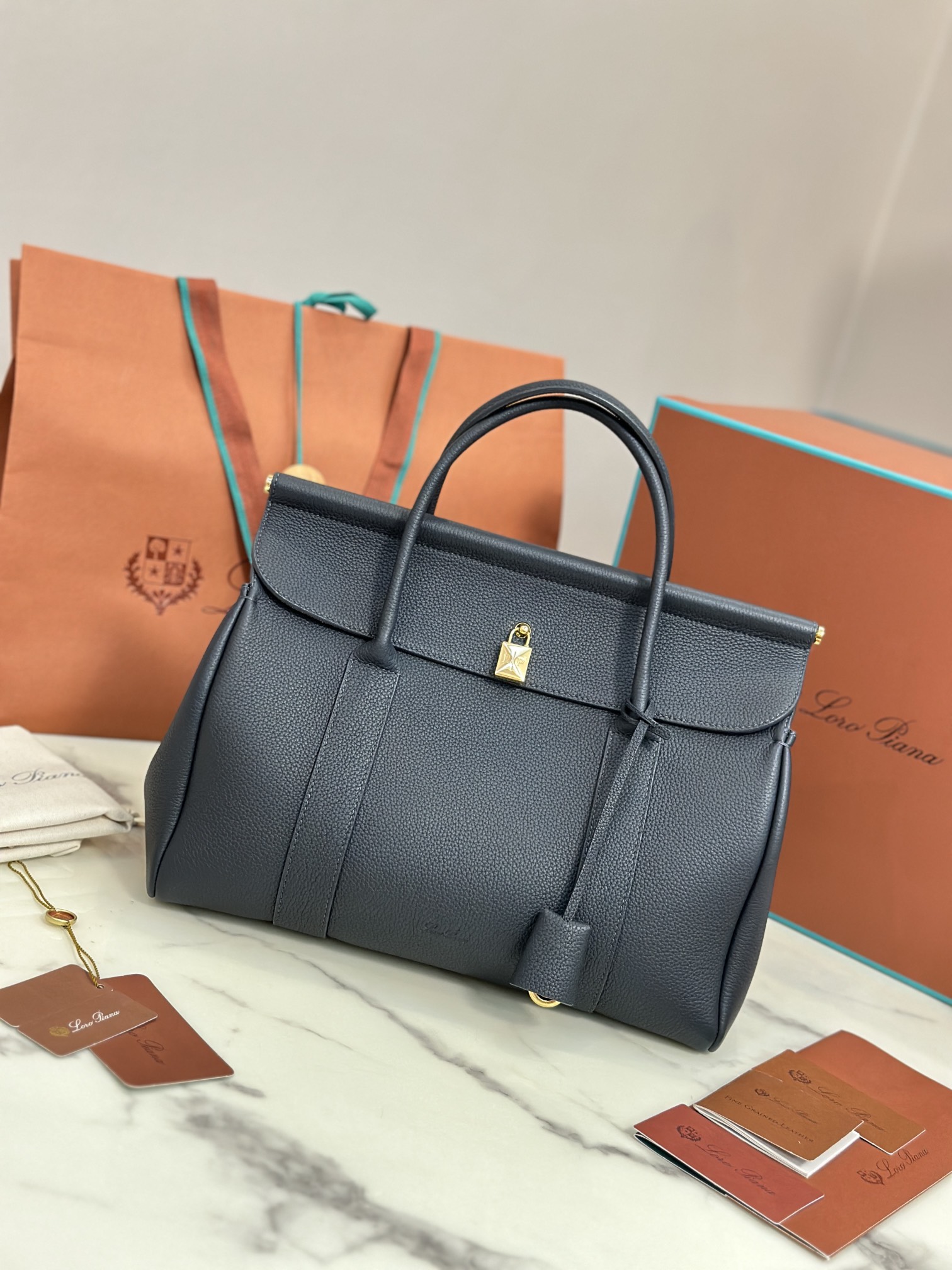 Loom L32 Handbag: Stylish Design with Multiple Wear Options, Cozy and Graceful. - 图片 2