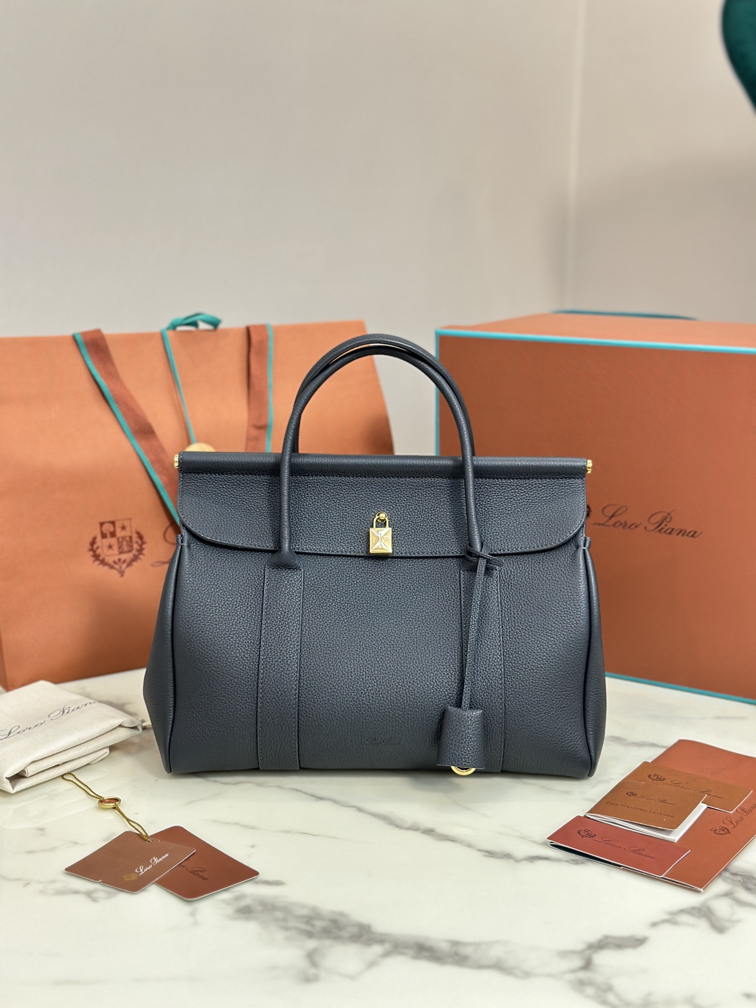 Loom L32 Handbag: Stylish Design with Multiple Wear Options, Cozy and Graceful. - 图片 1