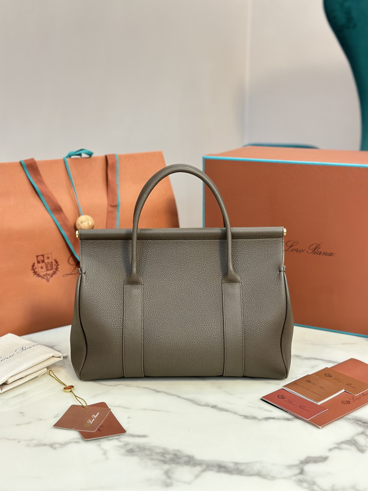 Loom L32 Handbag: Stylish, Cozy, and Versatile Design with Steel Hardware - 图片 6