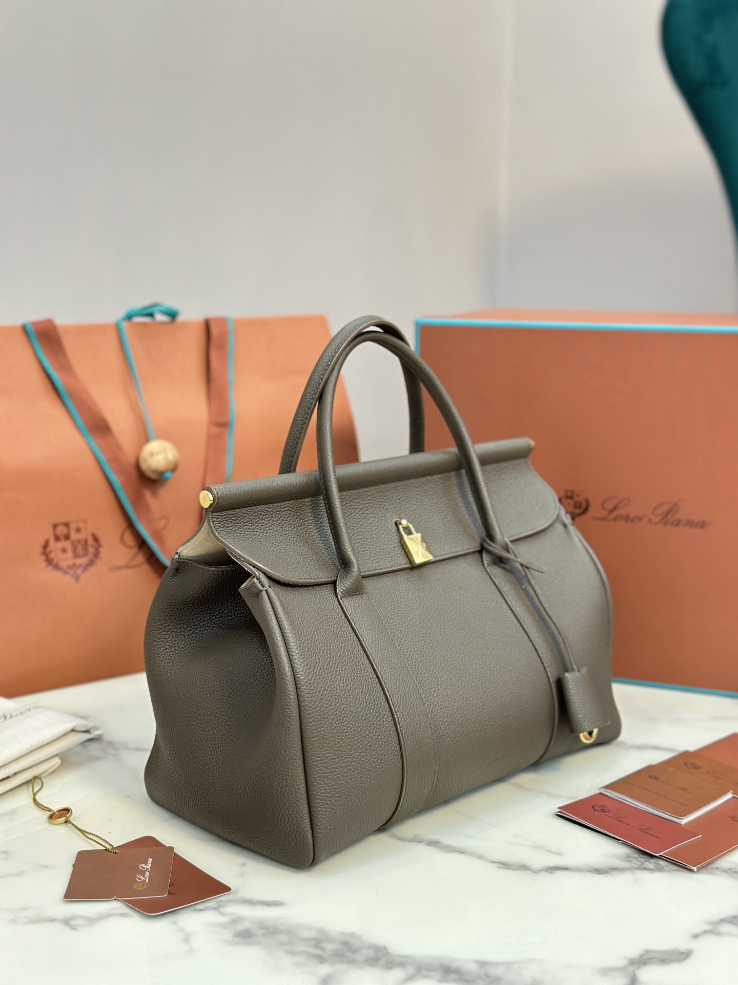 Loom L32 Handbag: Stylish, Cozy, and Versatile Design with Steel Hardware - 图片 9