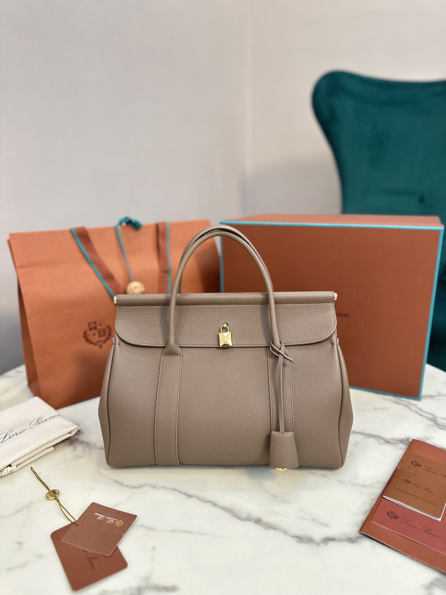 Loom L32 Handbag: Stylish, Versatile, and Functional with Steel Hardware - 图片 1