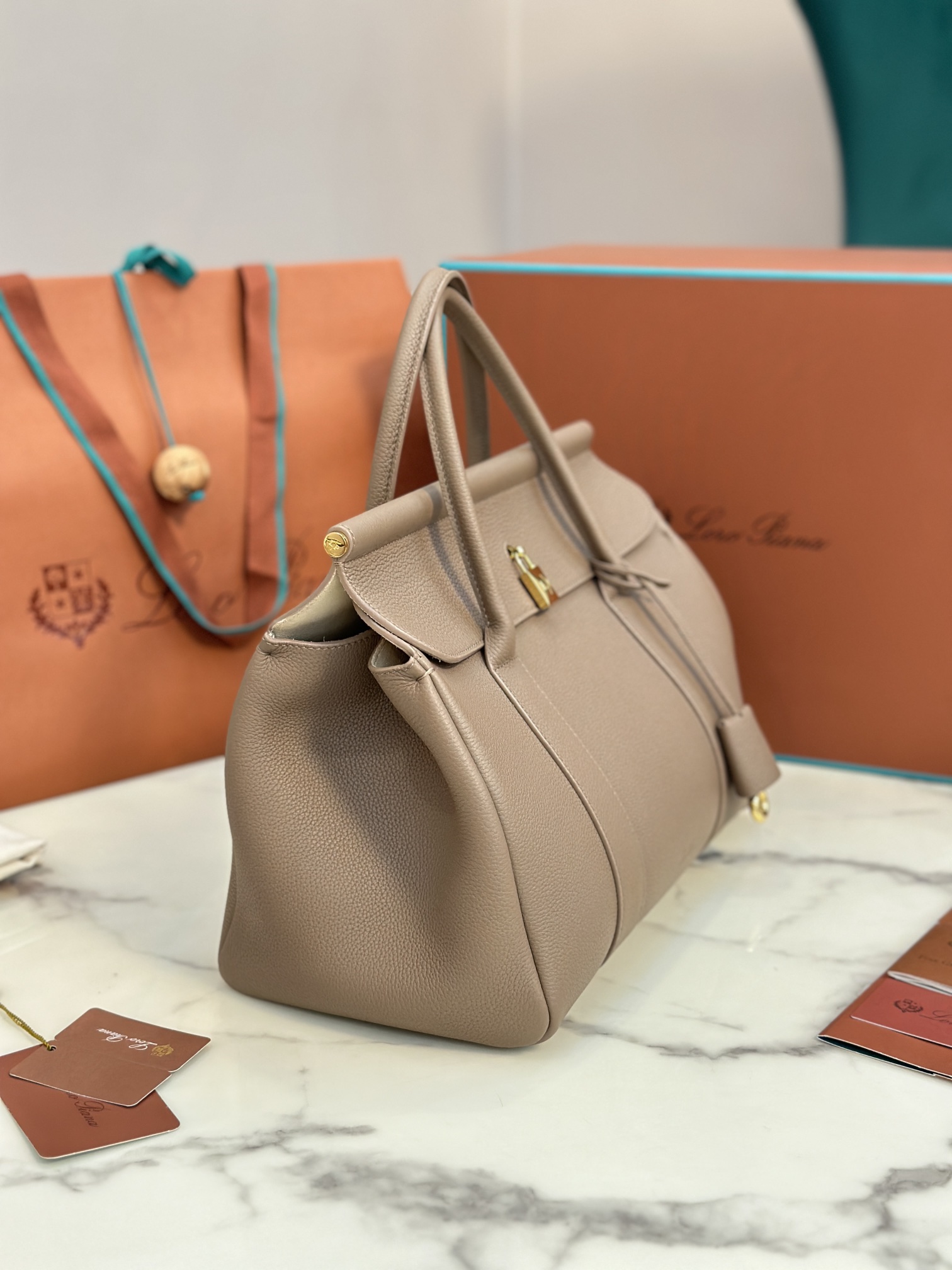 Loom L32 Handbag: Stylish, Versatile, and Functional with Steel Hardware - 图片 9